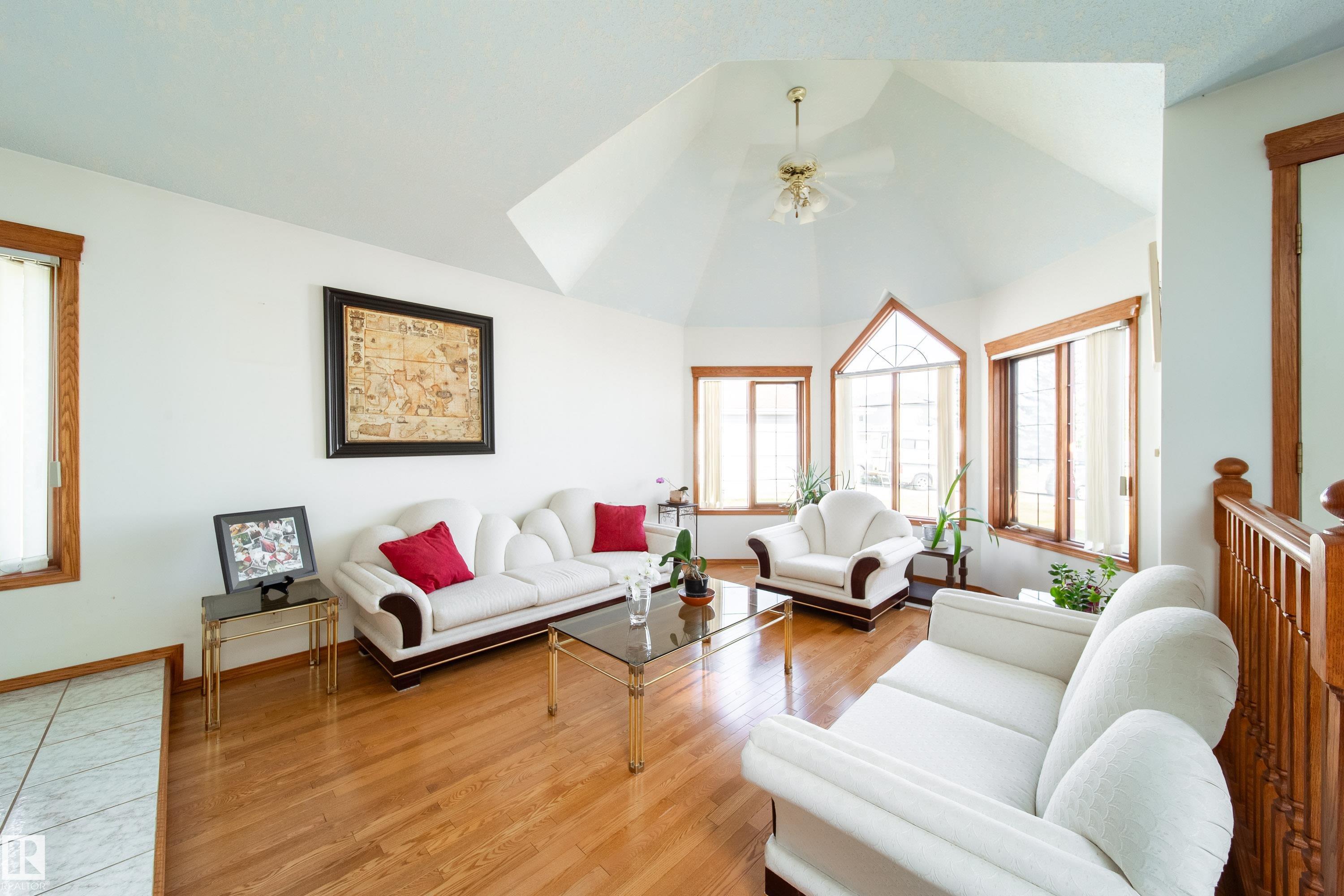Photo 5 at 4228 46 Street NW, Jackson Heights, Edmonton