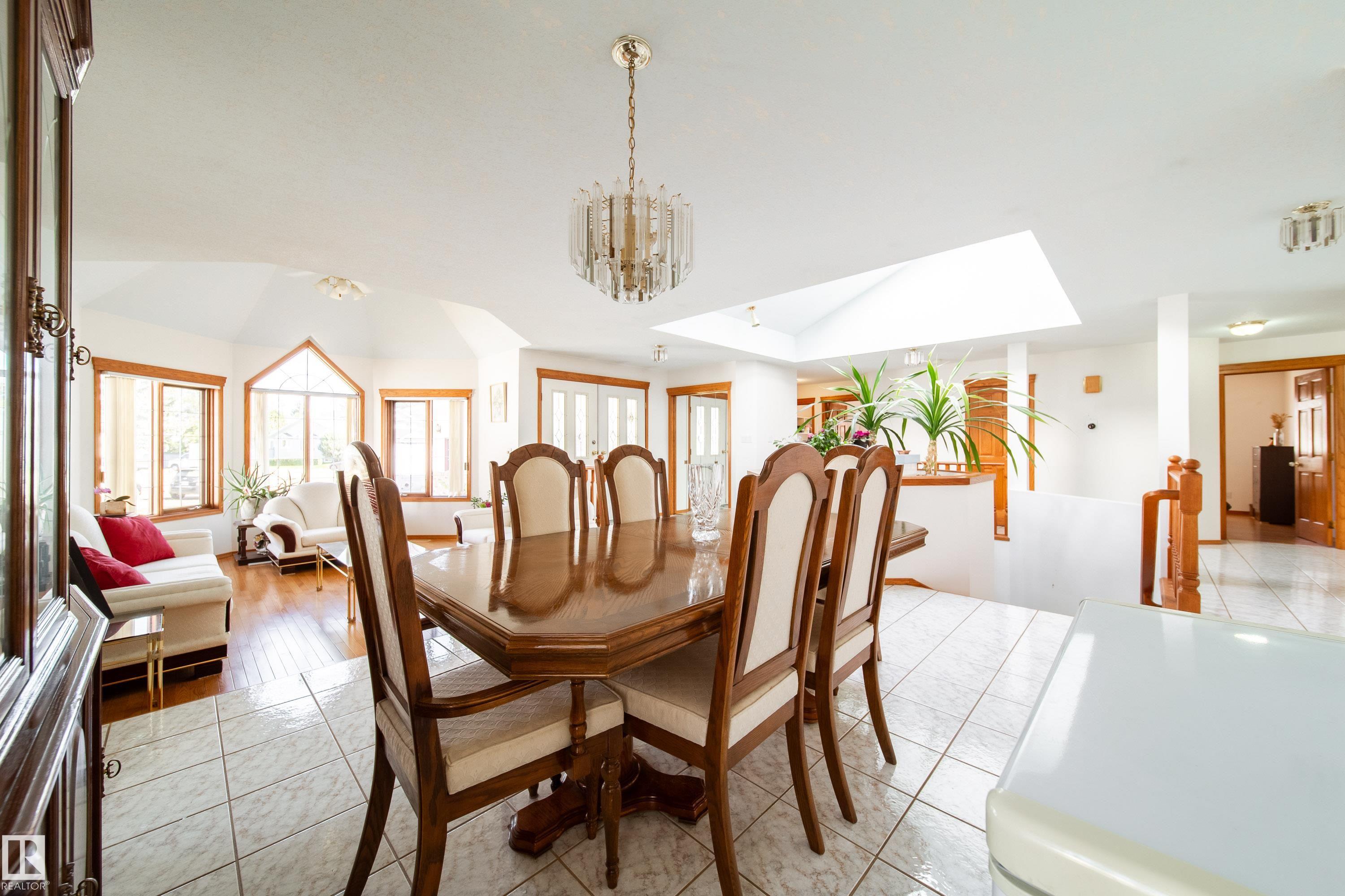 Photo 8 at 4228 46 Street NW, Jackson Heights, Edmonton