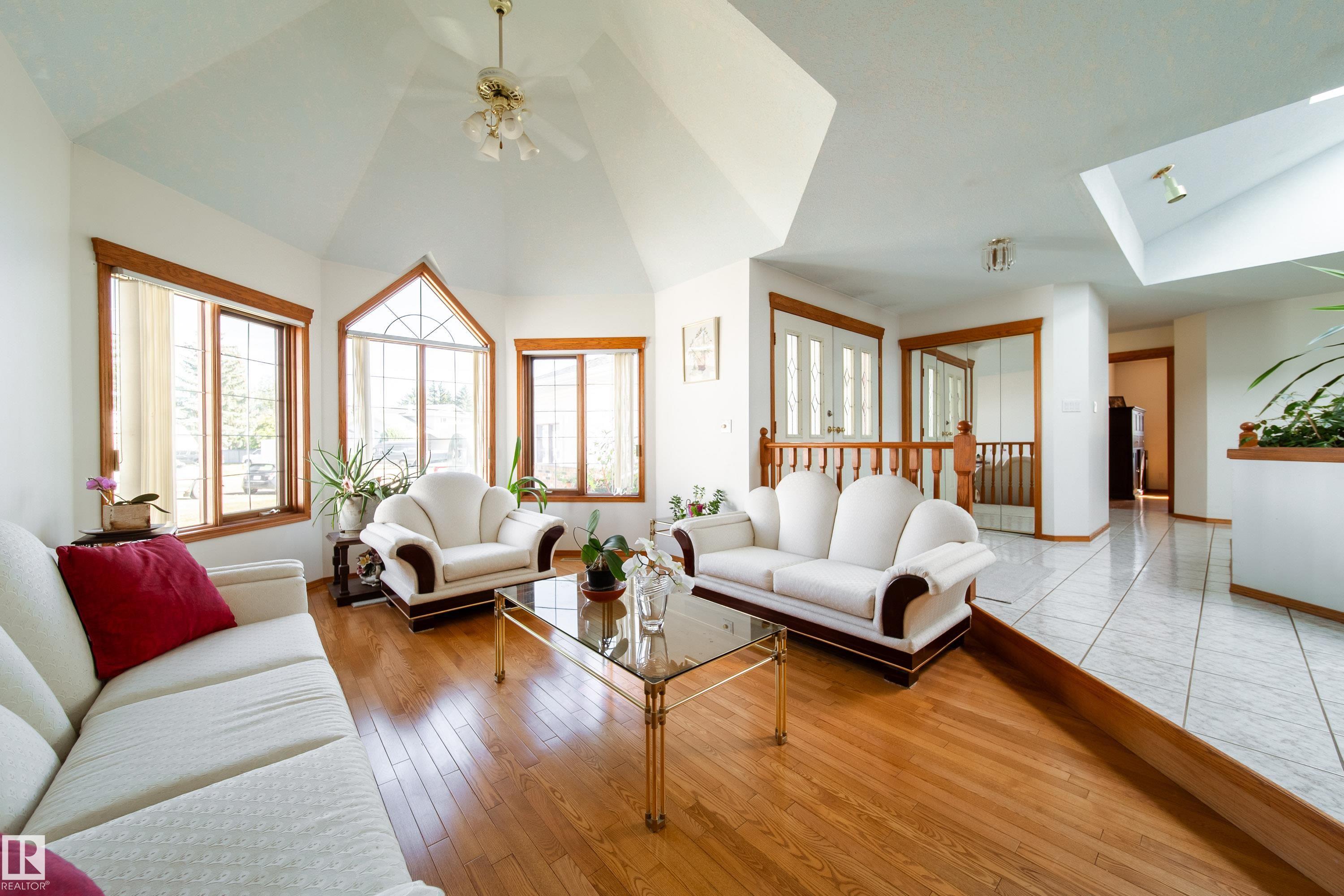 Photo 10 at 4228 46 Street NW, Jackson Heights, Edmonton