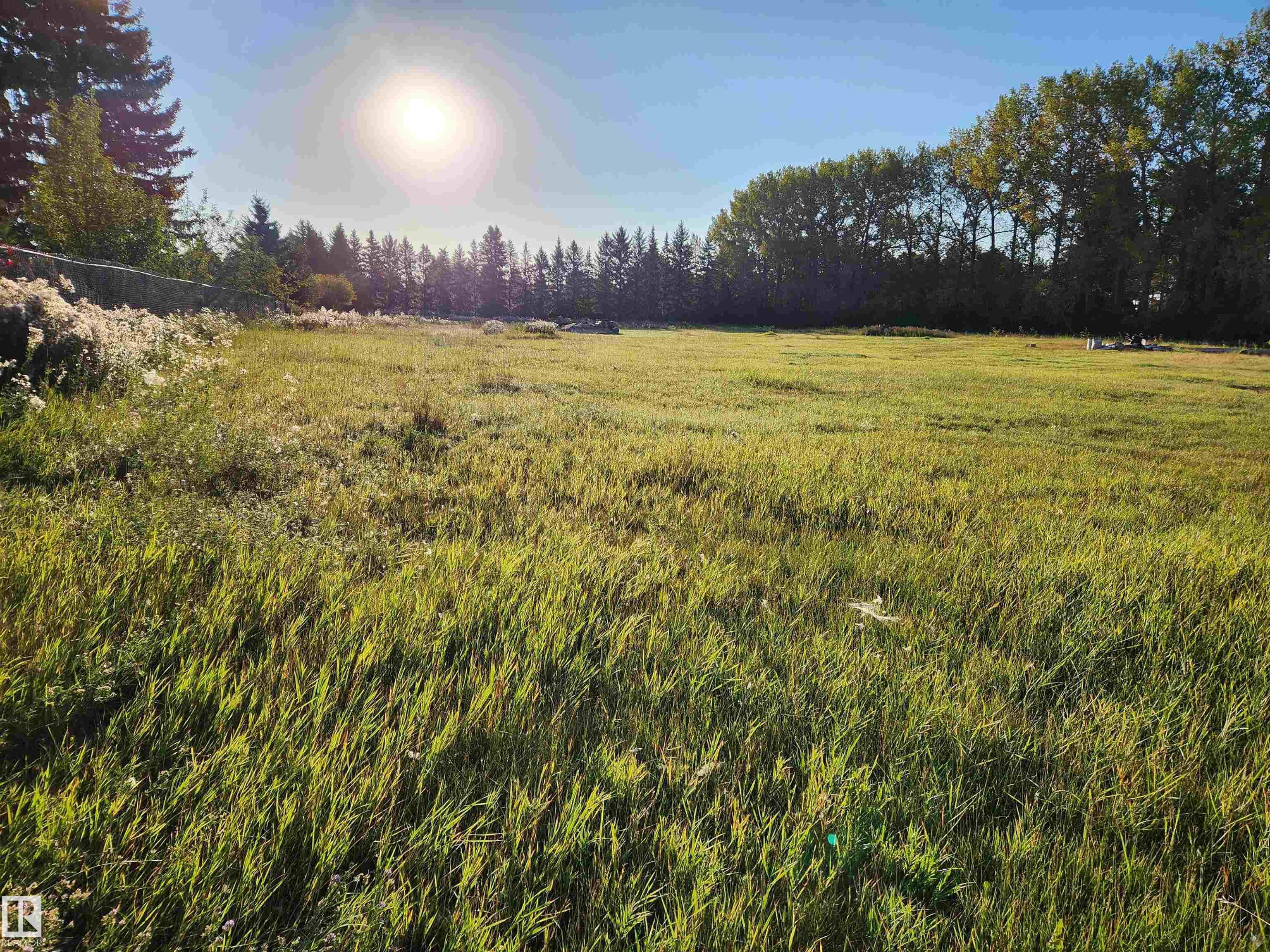 http://cdnparap120.paragonrels.com/ParagonImages/Property/p12/RAE/225369547/1/0/0/92c5d19f269fe61783f530202c118fe4/1/e32c4ba8e2c71778c199bfefa7fc640d/225369547-2e54240d-b48c-4498-a3d7-383676472840.JPG