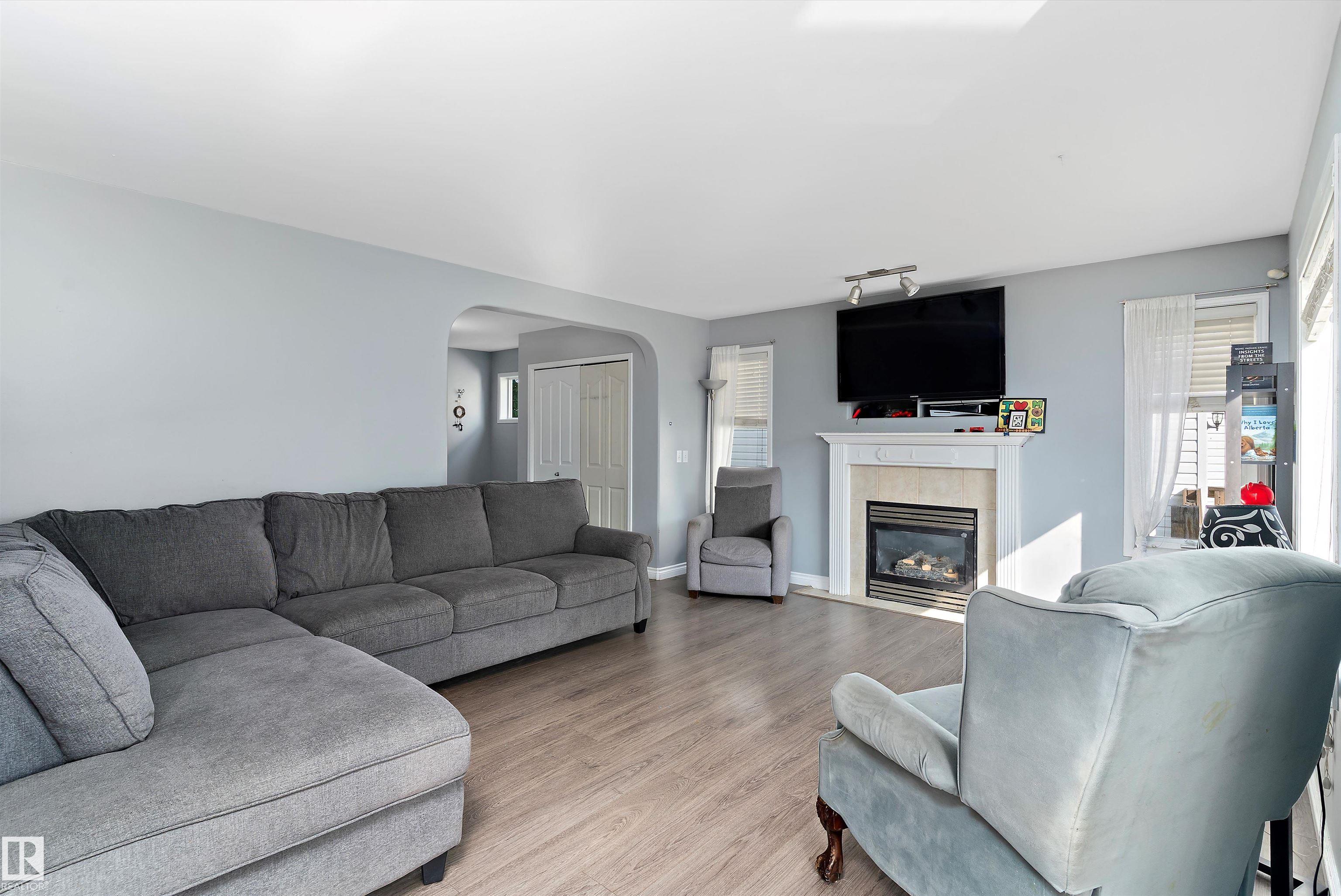 Photo 7 at 17 Crocus Way, Clarkdale Meadows, Sherwood Park