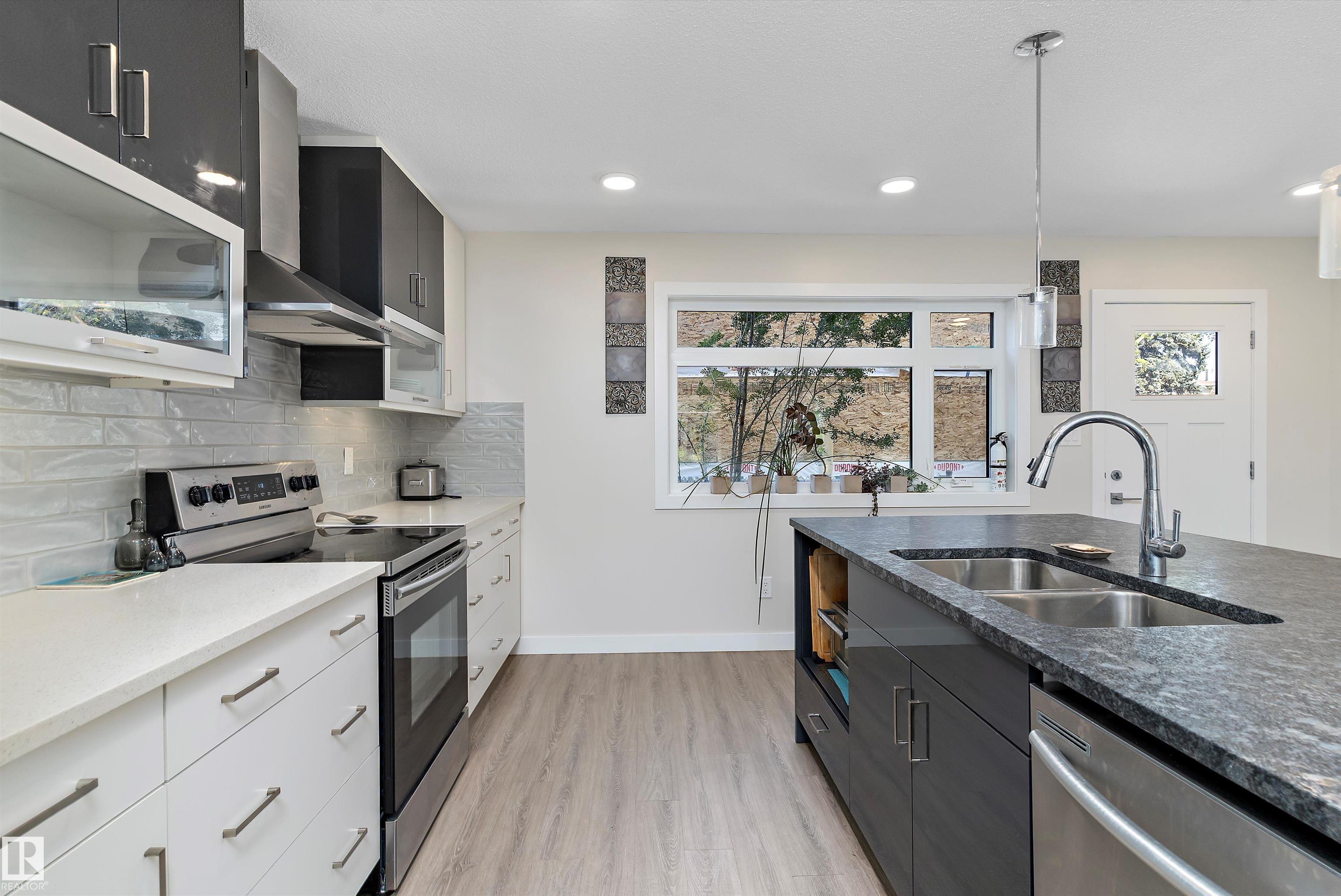 Picture for 12204 117 AV NW