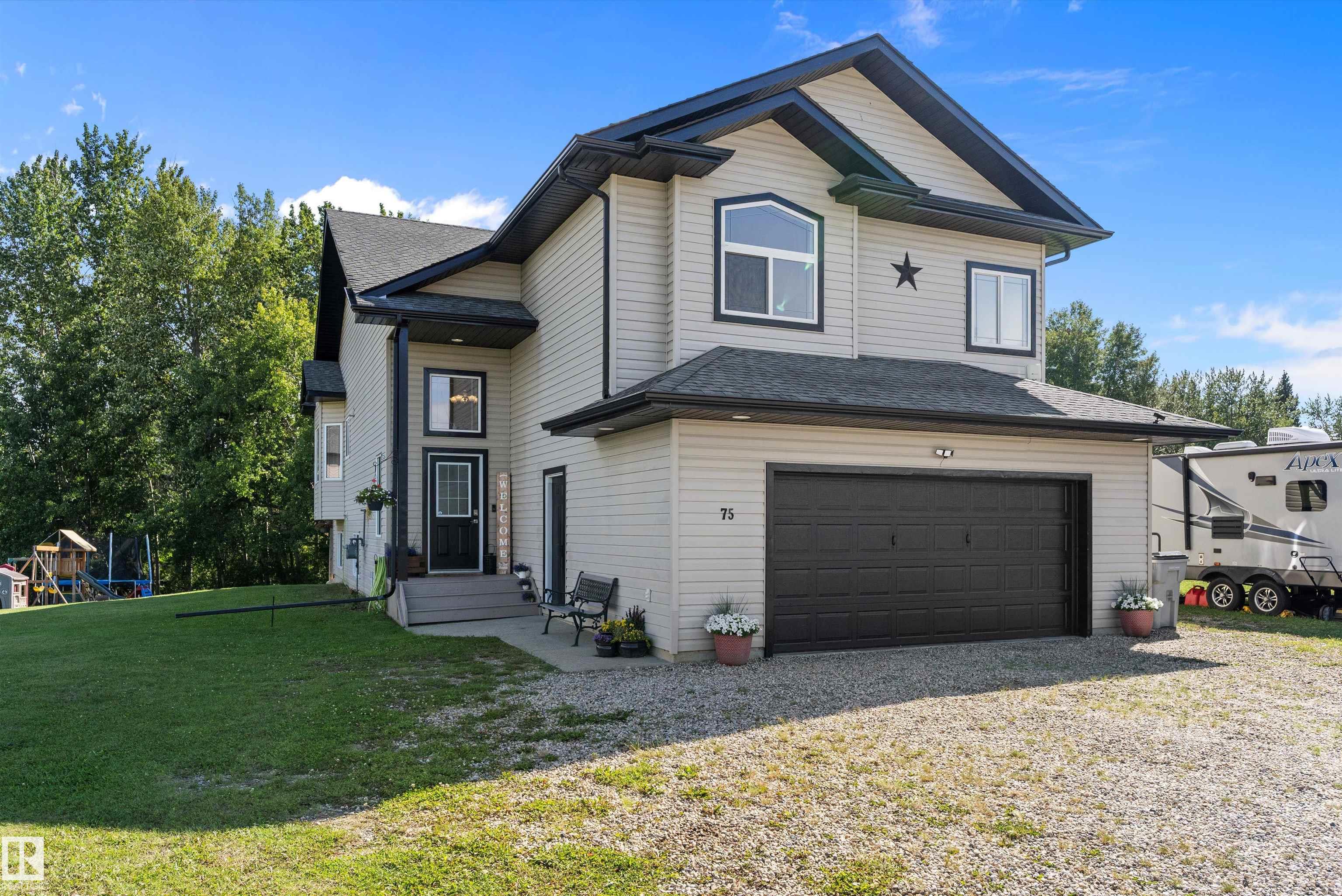 Photo 2 at 75 Willowview Bv, Willow Peak Park, Rural Parkland County