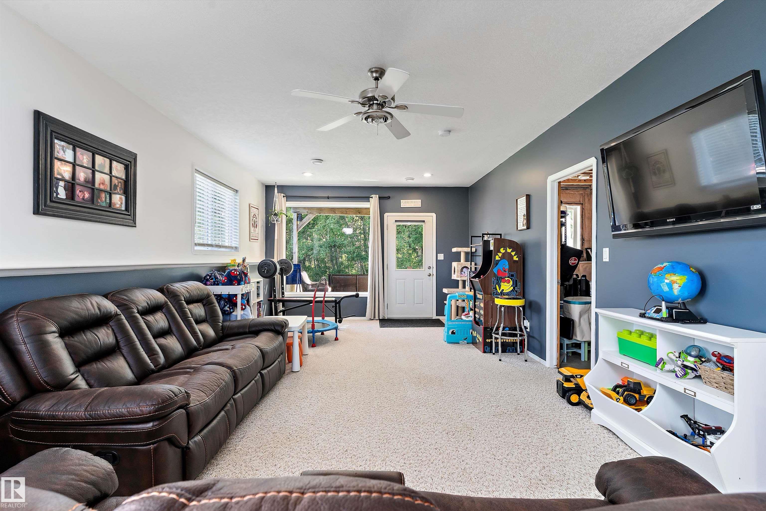 Photo 18 at 75 Willowview Bv, Willow Peak Park, Rural Parkland County