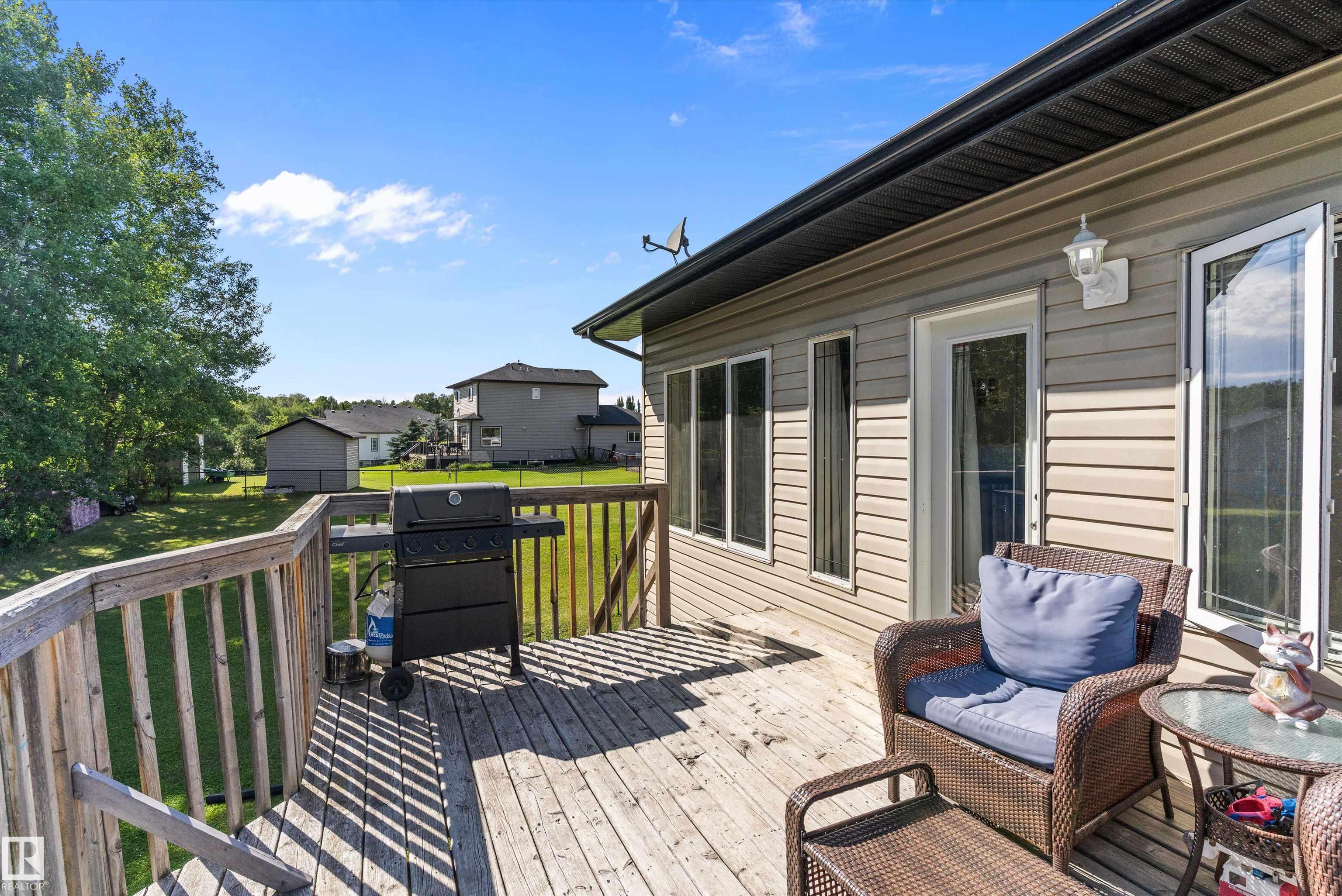 Photo 38 at 75 Willowview Bv, Willow Peak Park, Rural Parkland County