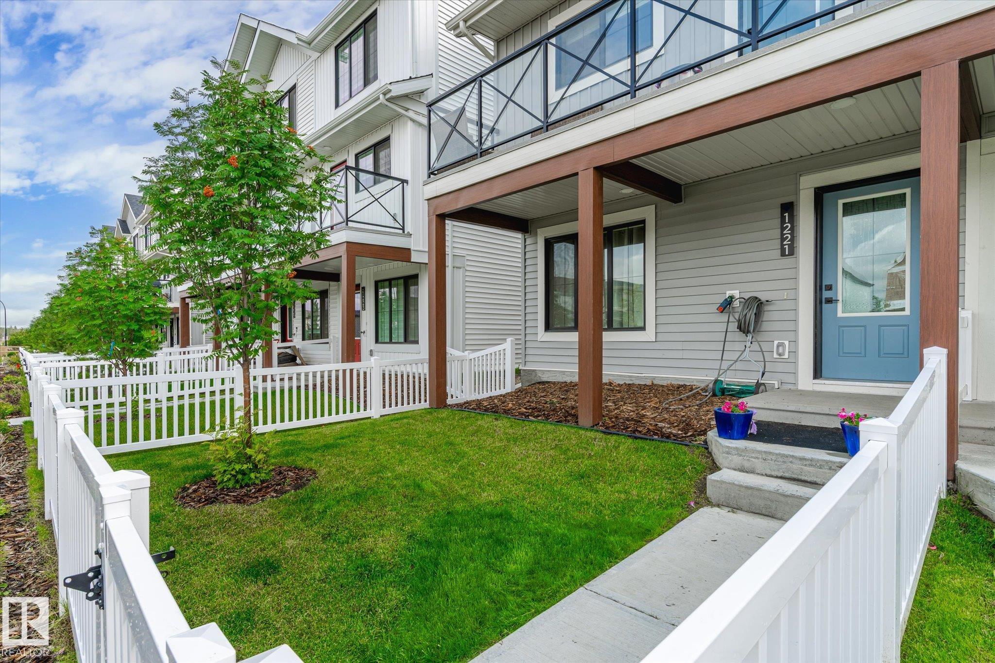 Photo 5 at 1221 Mcleod Avenue, Easton, Spruce Grove