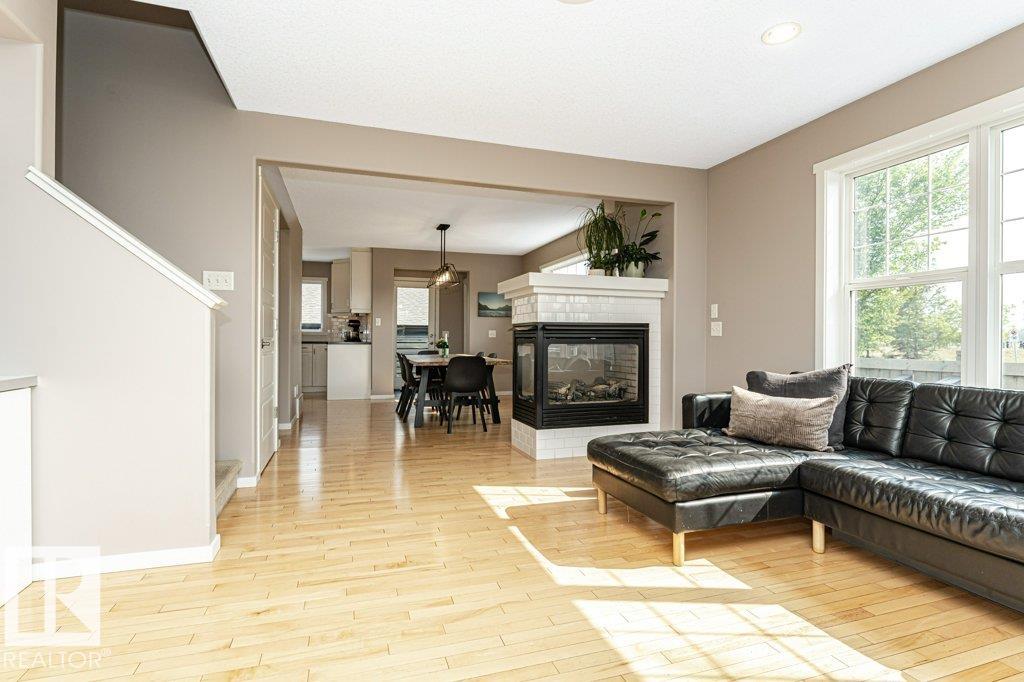 http://cdnparap120.paragonrels.com/ParagonImages/Property/p12/RAE/225369785/9/0/0/c61279eca713177c541573c653994b92/1/8d6ed554474b5f8ee28303104b64d30f/225369785-d75cc258-56f0-4400-89be-bcaf9ade1703.JPG