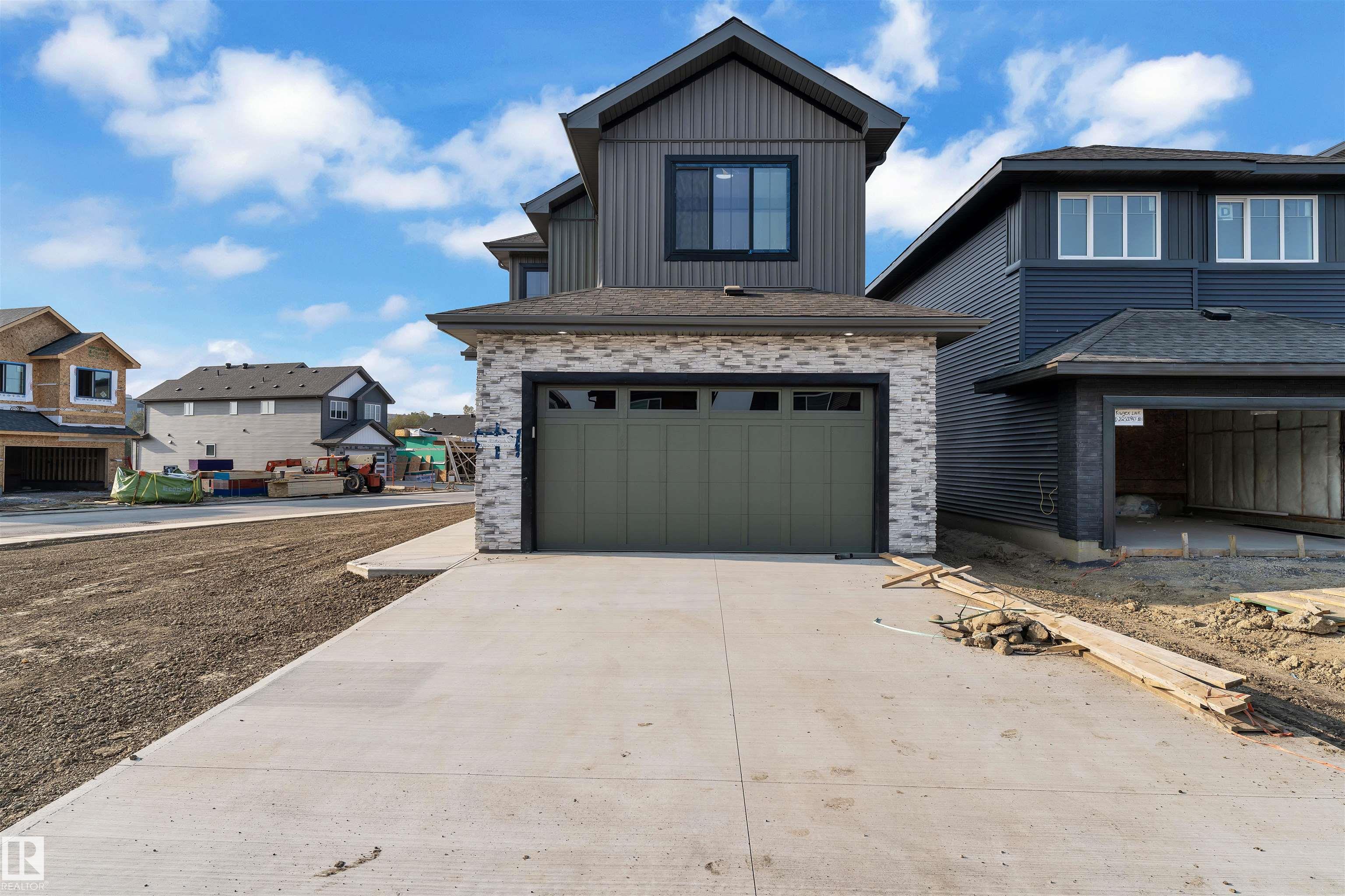 Photo 2 at 18 Norwyck Way, Fenwyck, Spruce Grove