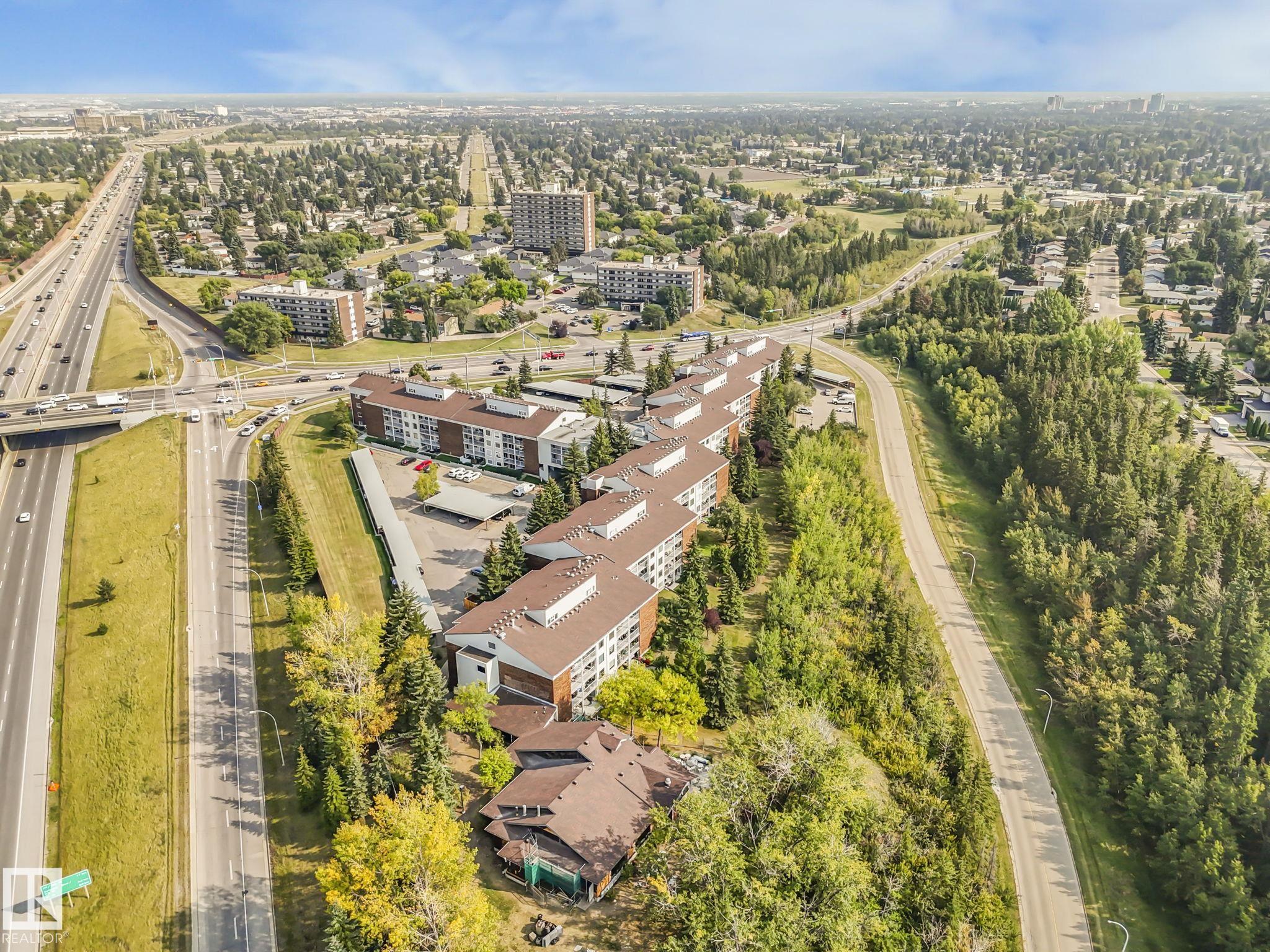 http://cdnparap120.paragonrels.com/ParagonImages/Property/p12/RAE/225369842/55/0/0/986b28c0cc3f2e732c02ae160b0ba0f5/1/73c44f2dab8296fdd15a603b002eb787/225369842-ee25f96e-4315-471c-b2ce-a538afccca0d.JPG