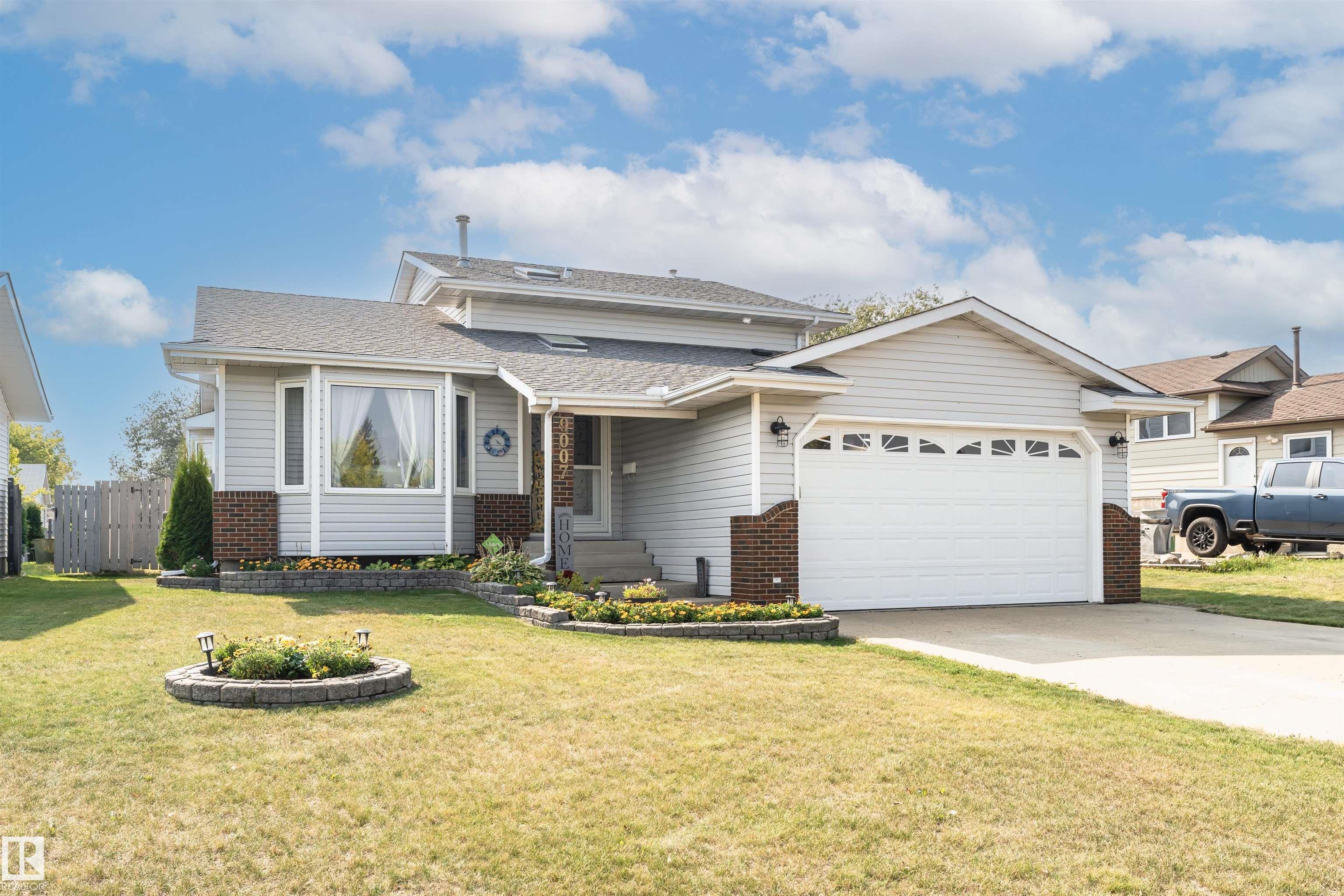 Photo 2 at 9007 102 Avenue, Sunshine Estates, Morinville