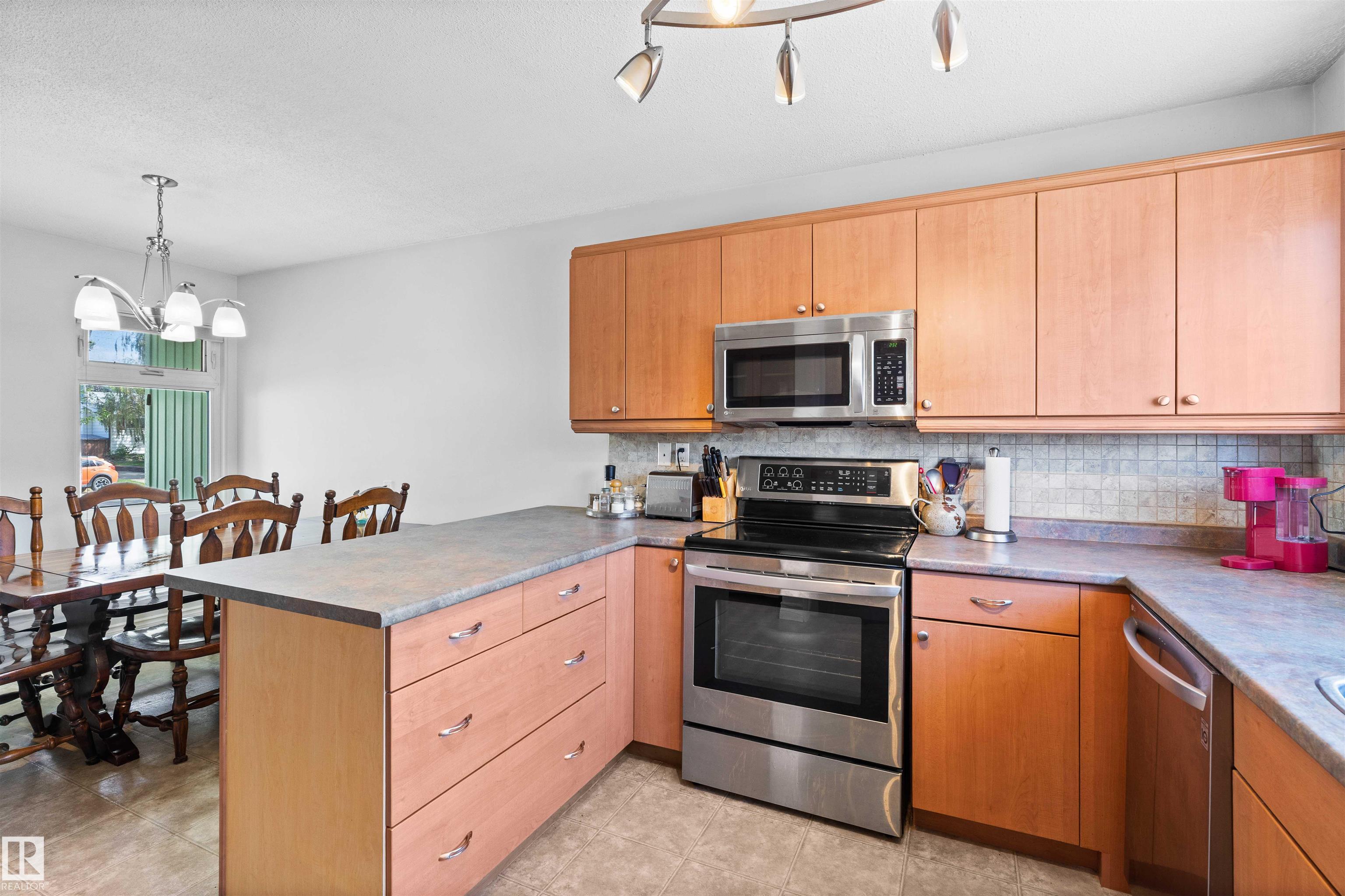 Photo 12 at 9414 96 Street, Sherridon Heights, Fort Saskatchewan