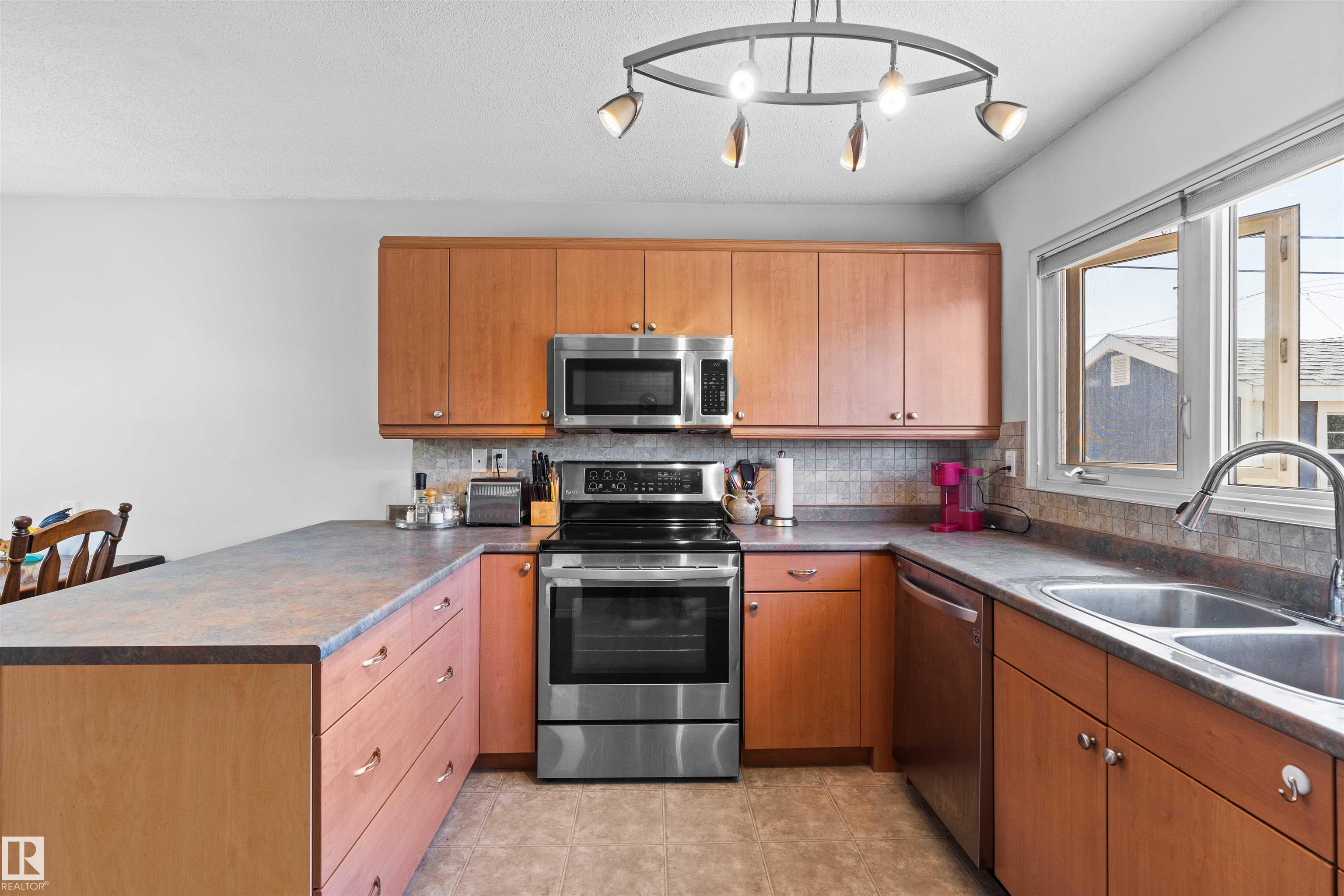 Photo 13 at 9414 96 Street, Sherridon Heights, Fort Saskatchewan