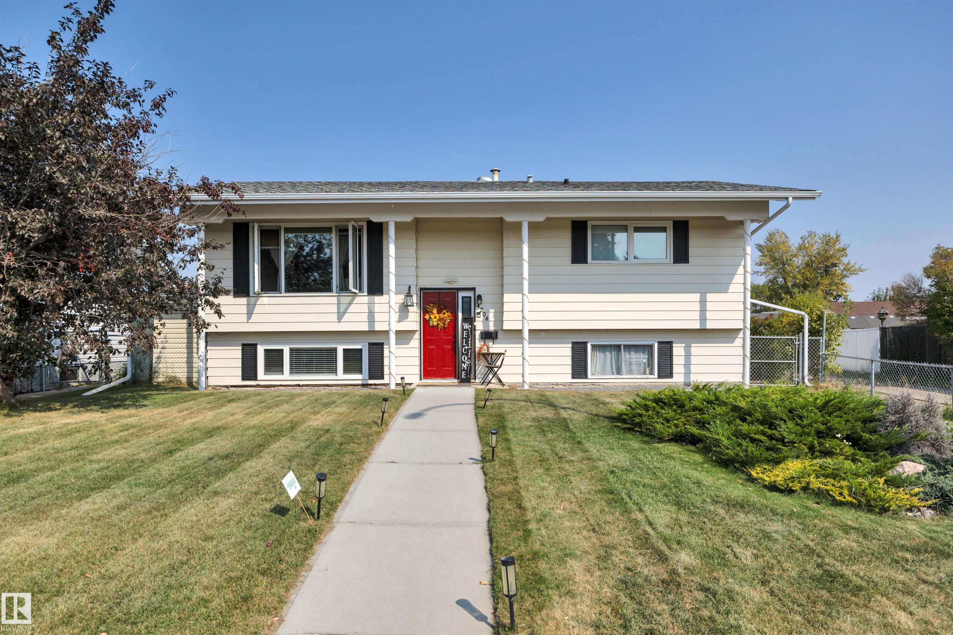 Photo 3 at 4204 42 Avenue, South Park, Leduc