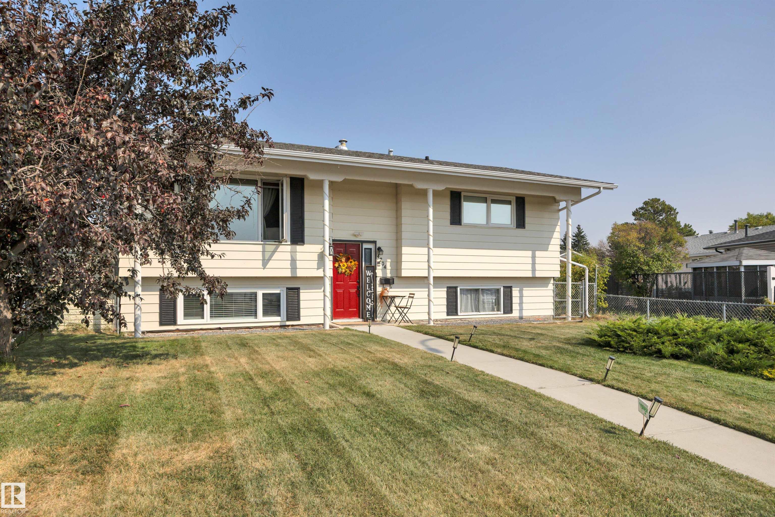 Photo 4 at 4204 42 Avenue, South Park, Leduc
