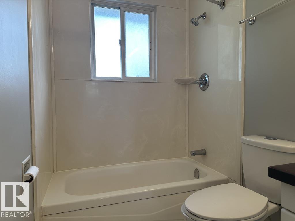 Photo 13 at 9512/9514 128 Avenue NW, Killarney, Edmonton