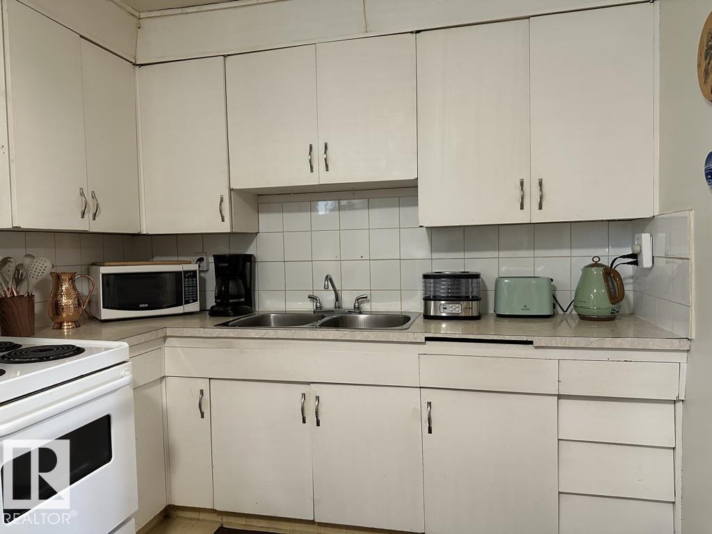 Photo 21 at 9512/9514 128 Avenue NW, Killarney, Edmonton