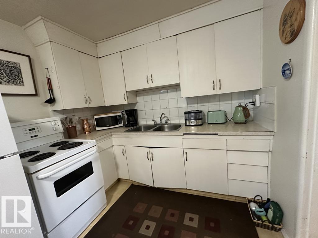 Photo 22 at 9512/9514 128 Avenue NW, Killarney, Edmonton