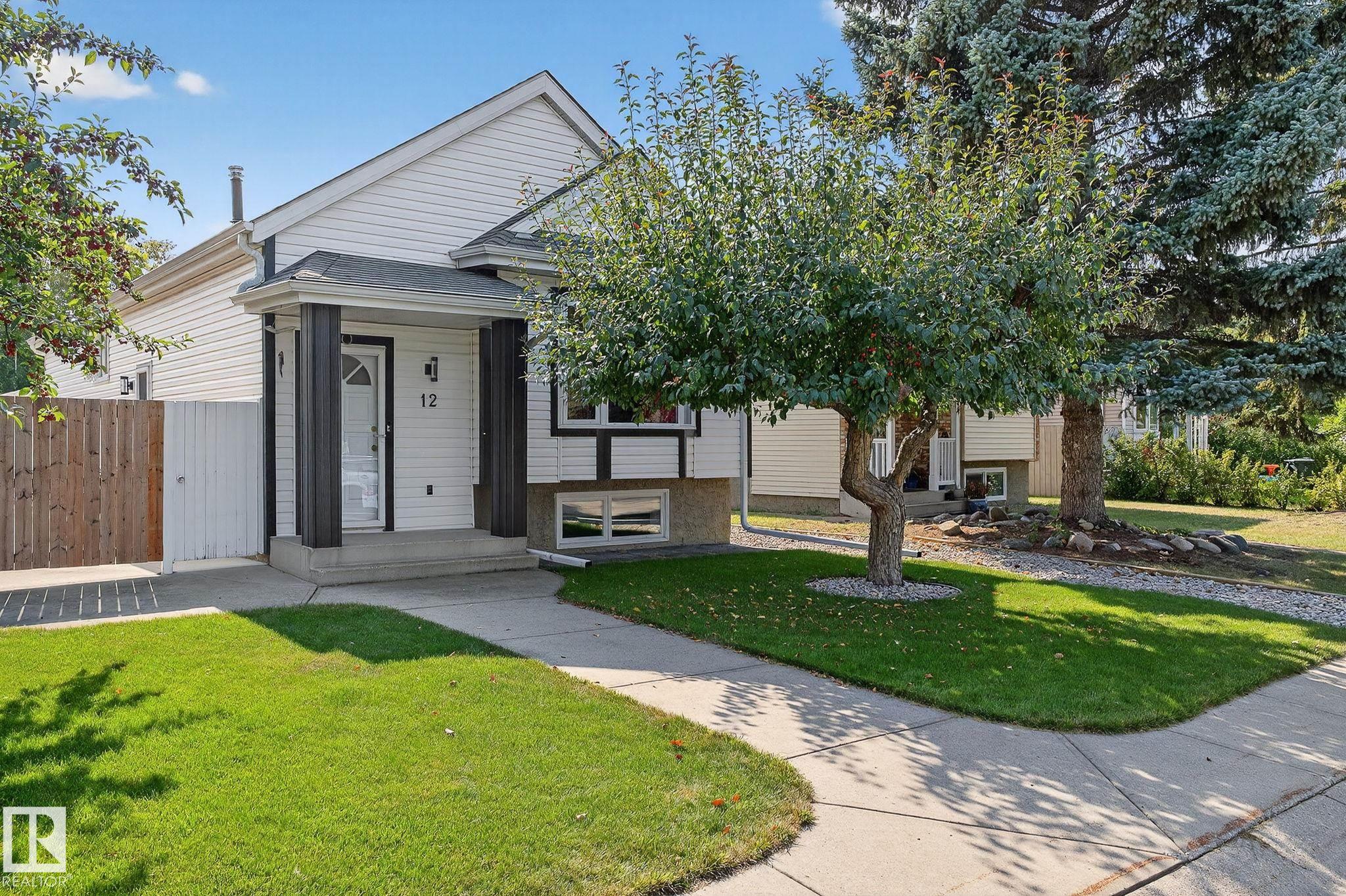 Photo 2 at 12 St. Andrews Avenue, St. Andrews, Stony Plain
