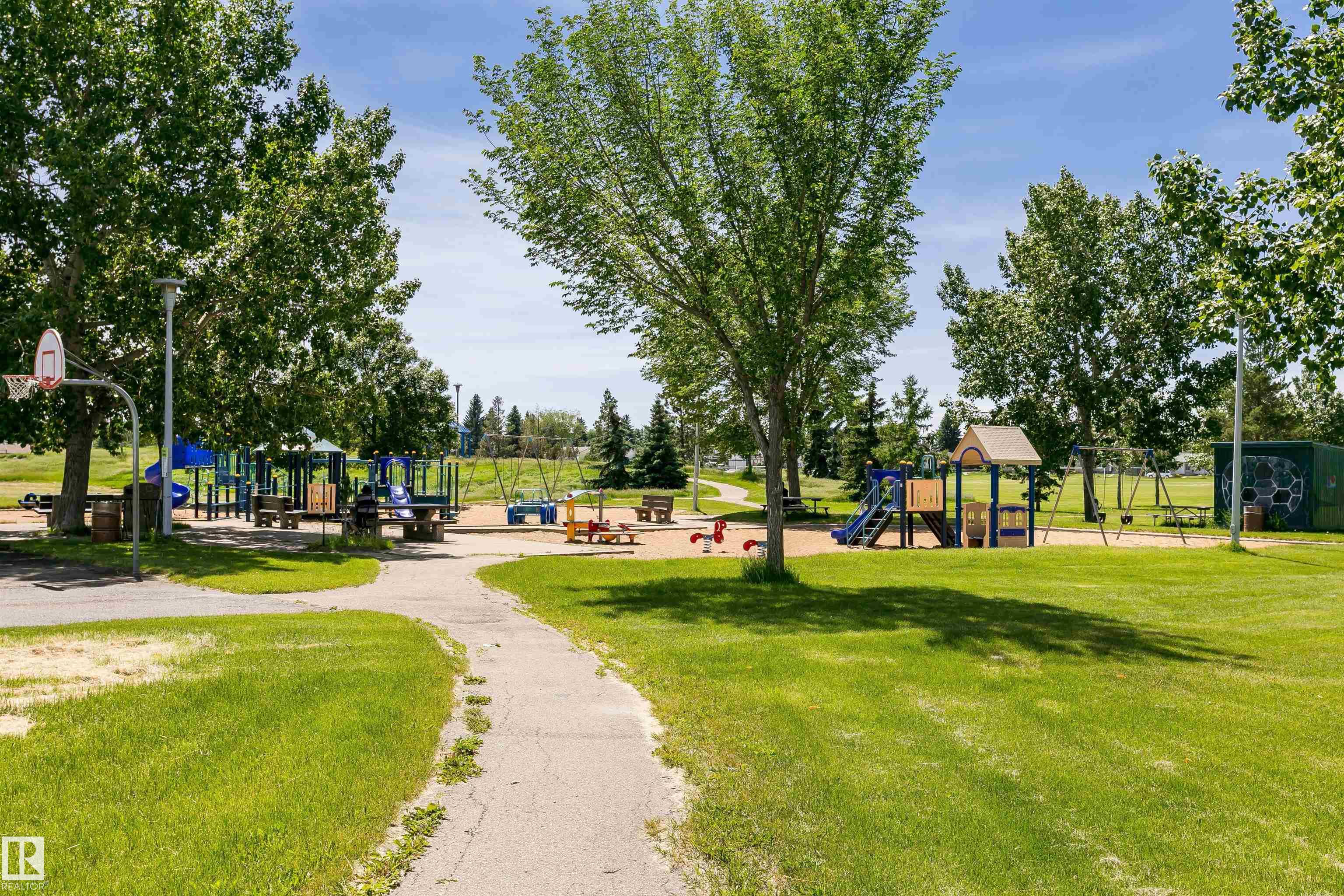 http://cdnparap120.paragonrels.com/ParagonImages/Property/p12/RAE/225370254/72/0/0/dcd4706e6b56ab1db36d762951efb48b/1/53cddaf265fd7d952b1947b13928141a/225370254-A2076C81-084A-4B61-818D-06E4945C2827.JPG