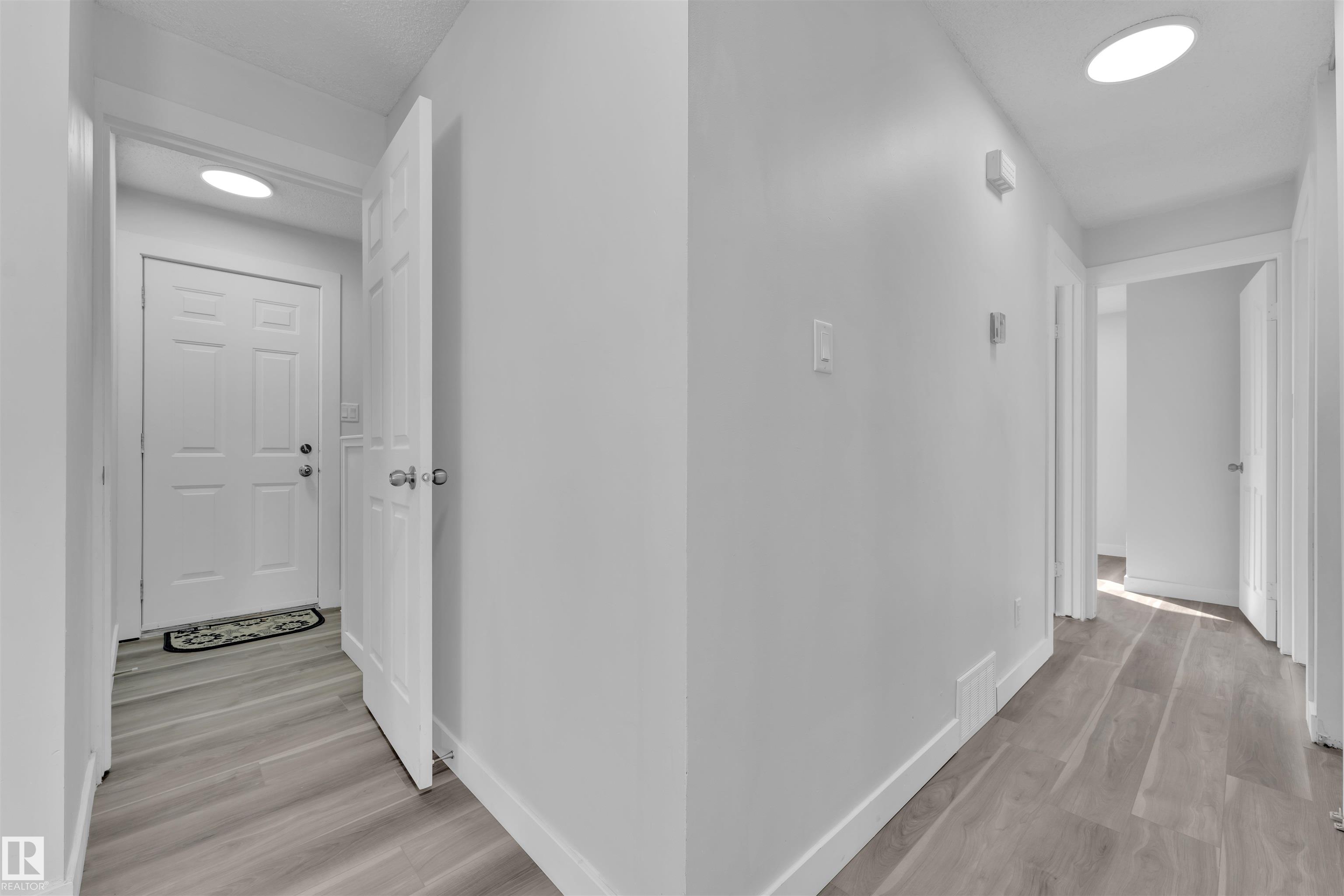 Photo 11 at 1758 37 Street NW, Daly Grove, Edmonton