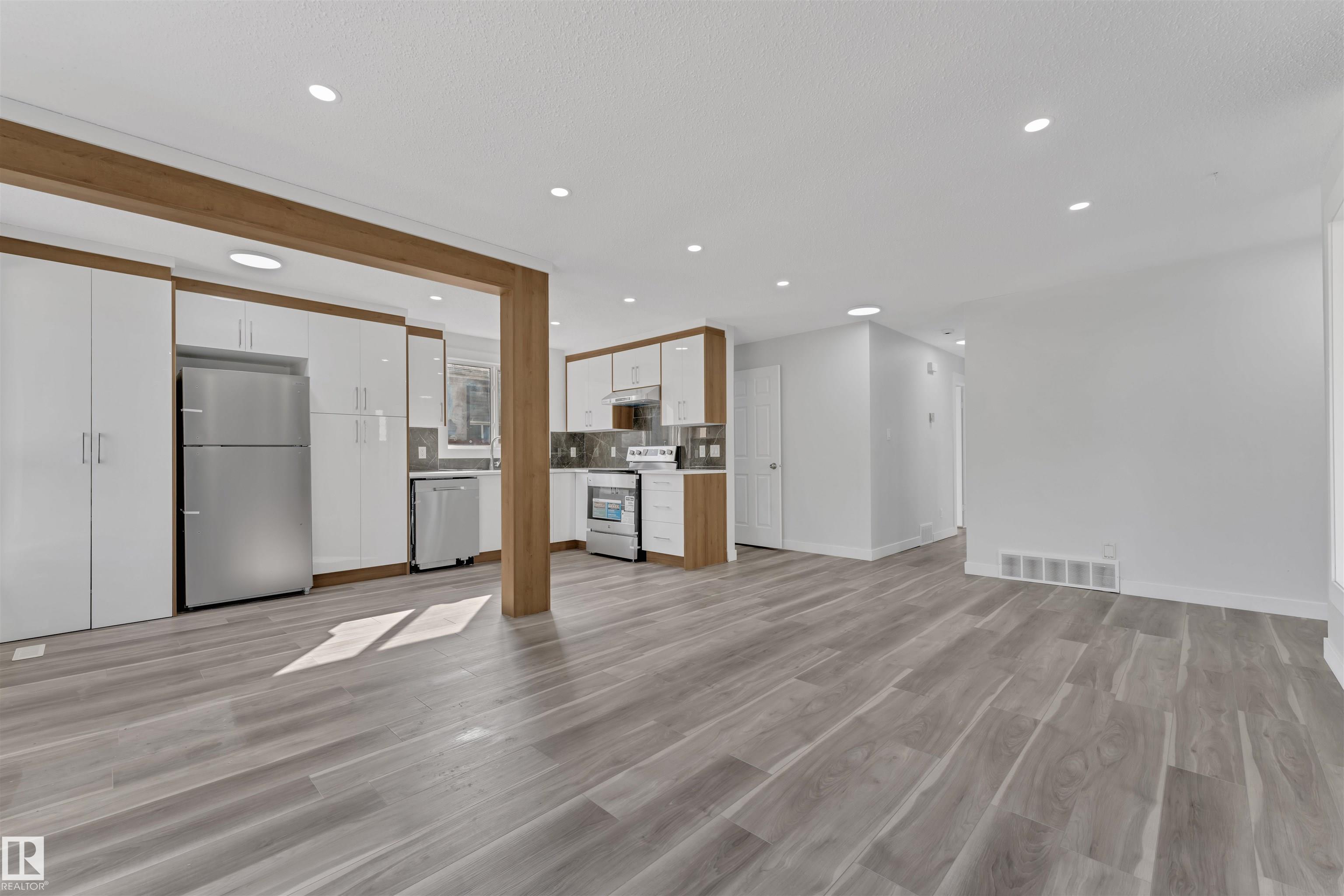 Photo 5 at 1758 37 Street NW, Daly Grove, Edmonton