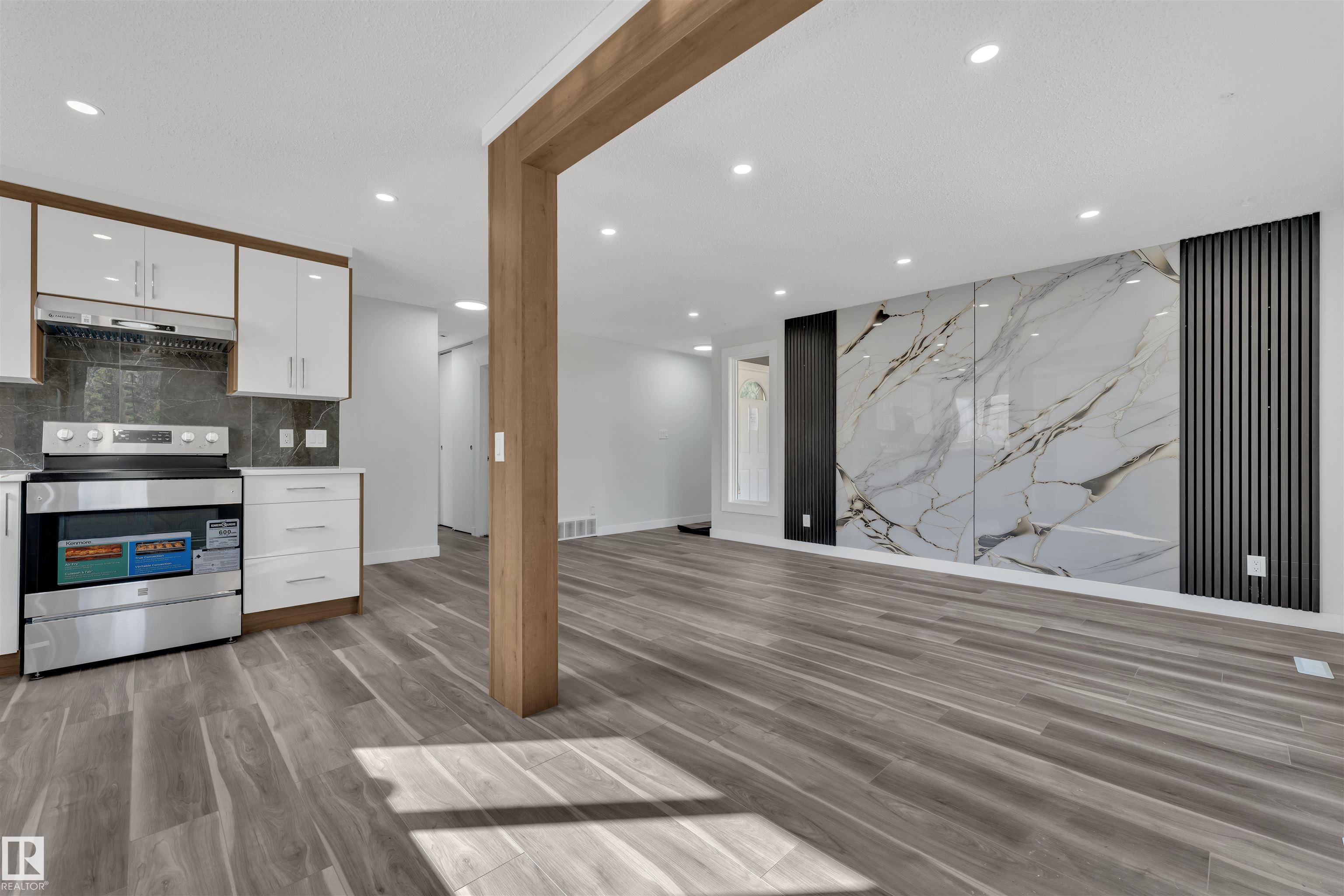 Photo 6 at 1758 37 Street NW, Daly Grove, Edmonton