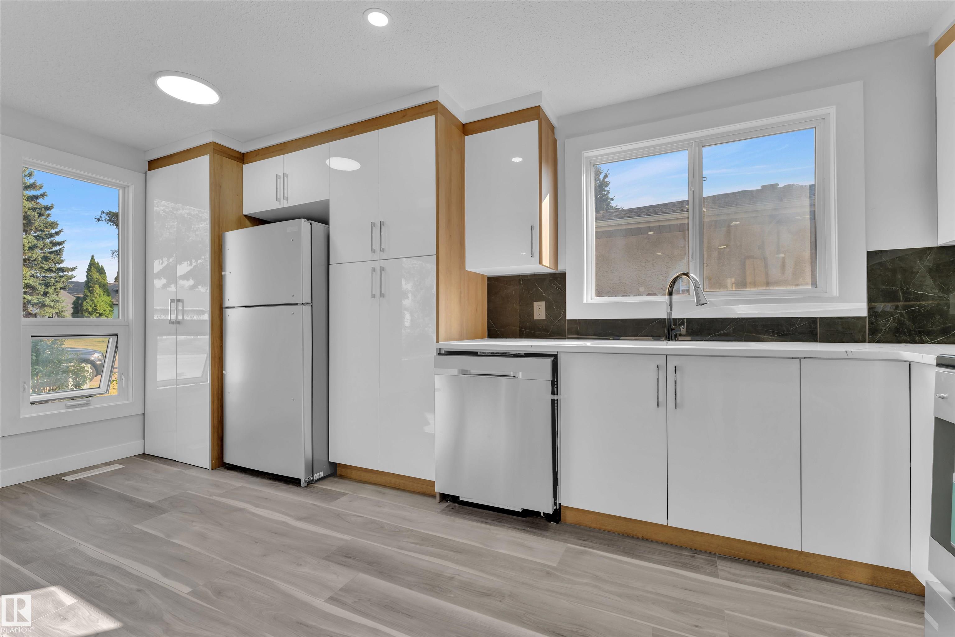 Photo 7 at 1758 37 Street NW, Daly Grove, Edmonton