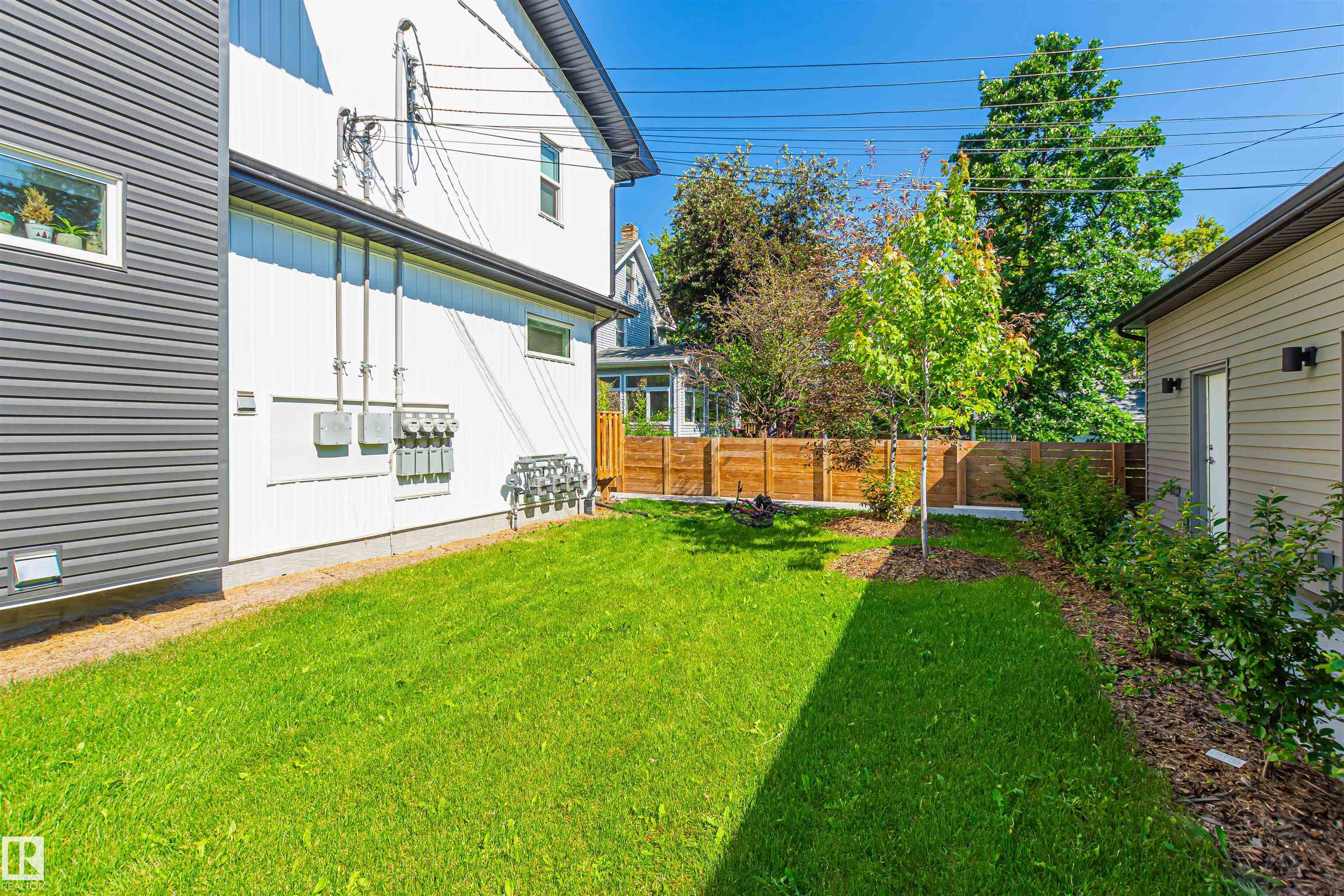 Picture for 12220/22/24/26 112 AV NW