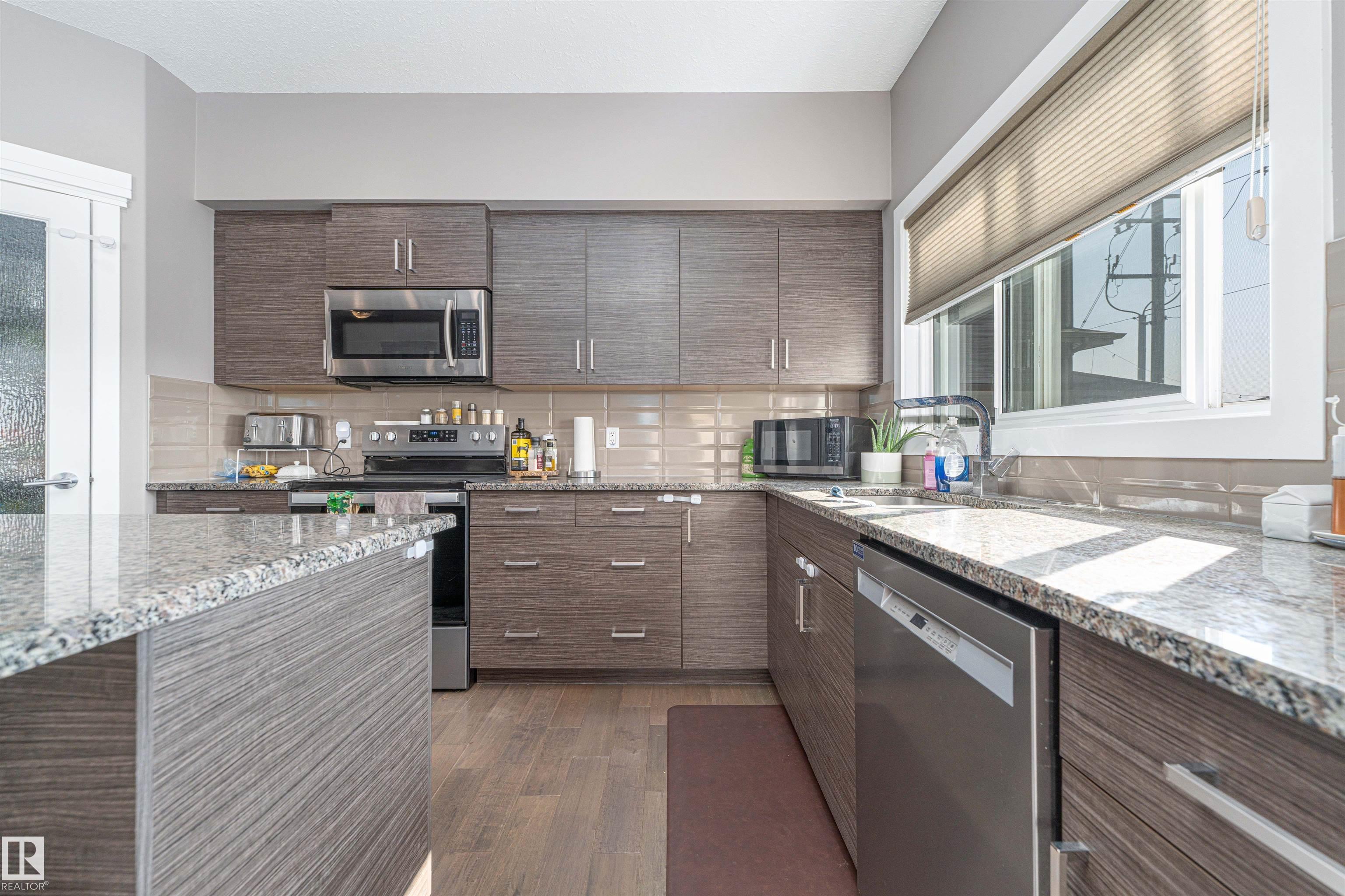 Photo 16 at 45 Sandalwood Place, Suntree, Leduc
