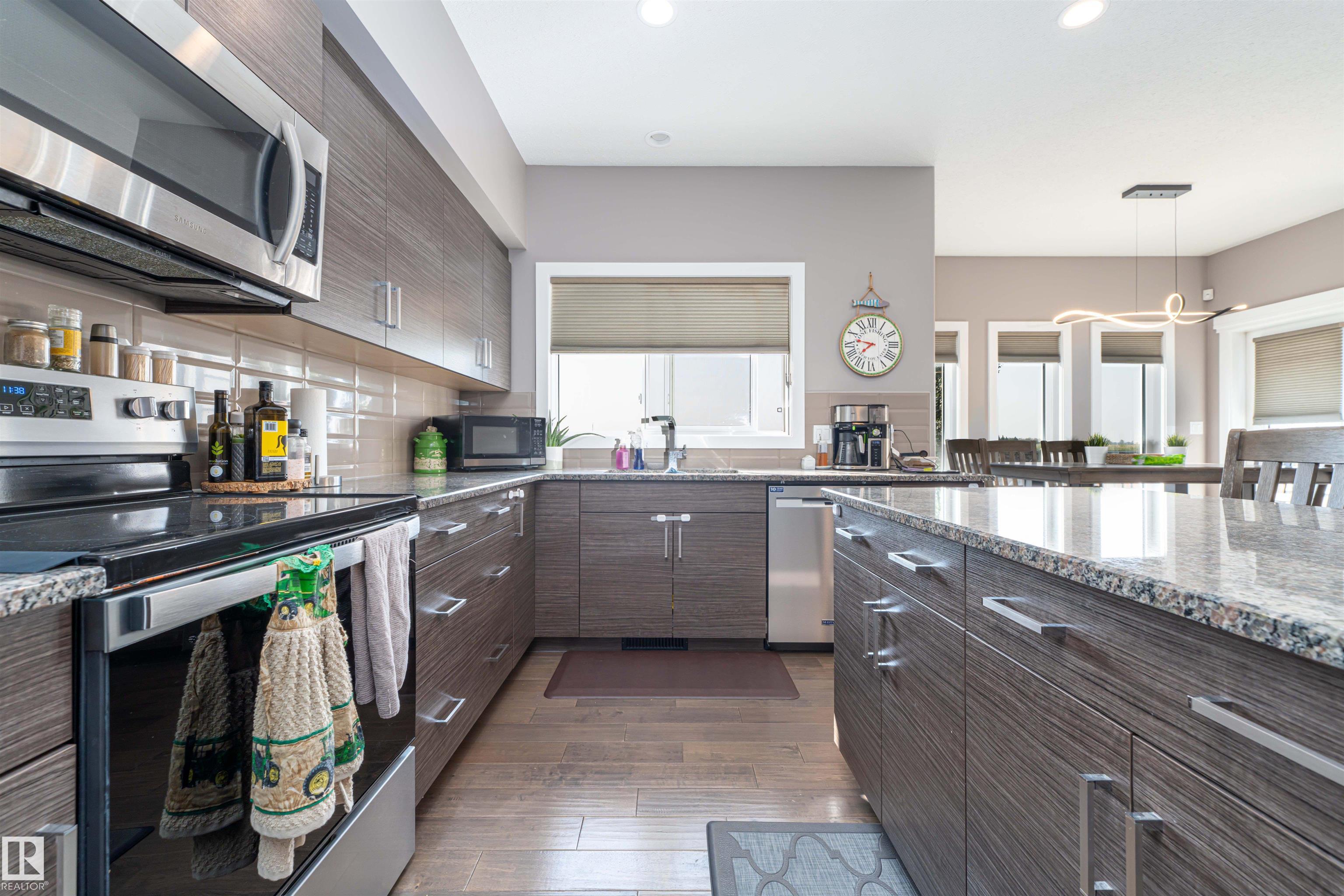 Photo 17 at 45 Sandalwood Place, Suntree, Leduc