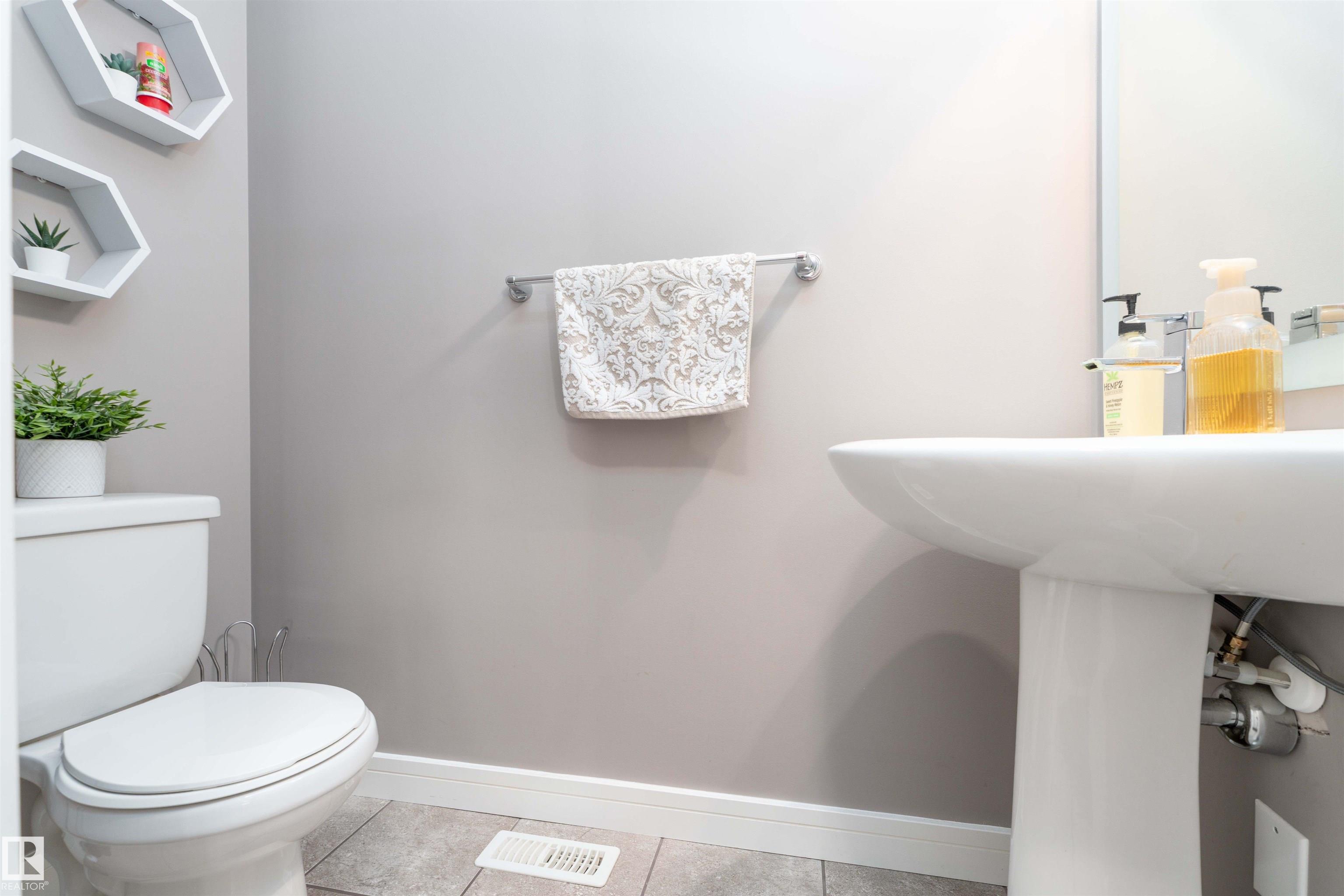 Photo 20 at 45 Sandalwood Place, Suntree, Leduc