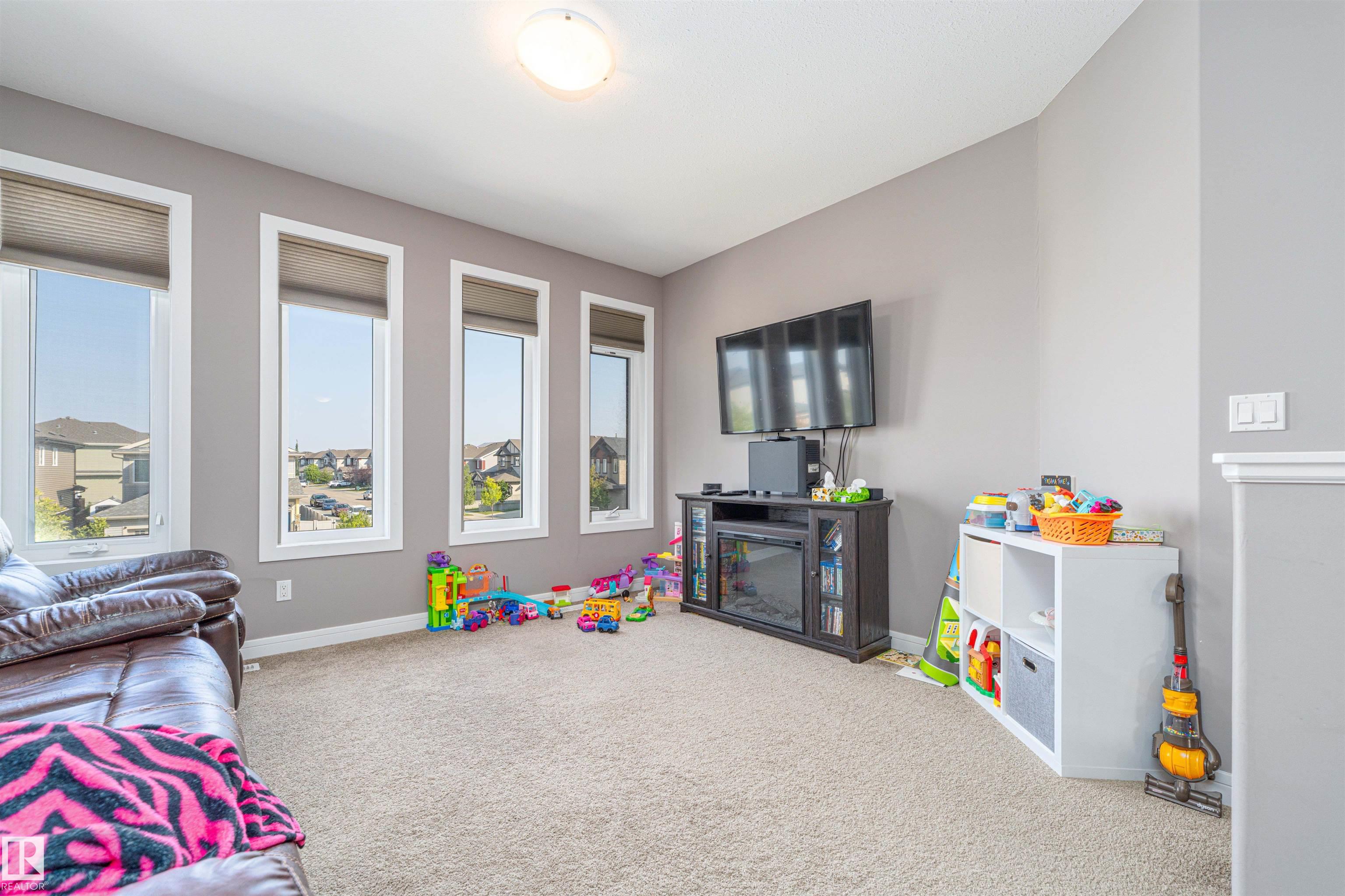 Photo 23 at 45 Sandalwood Place, Suntree, Leduc