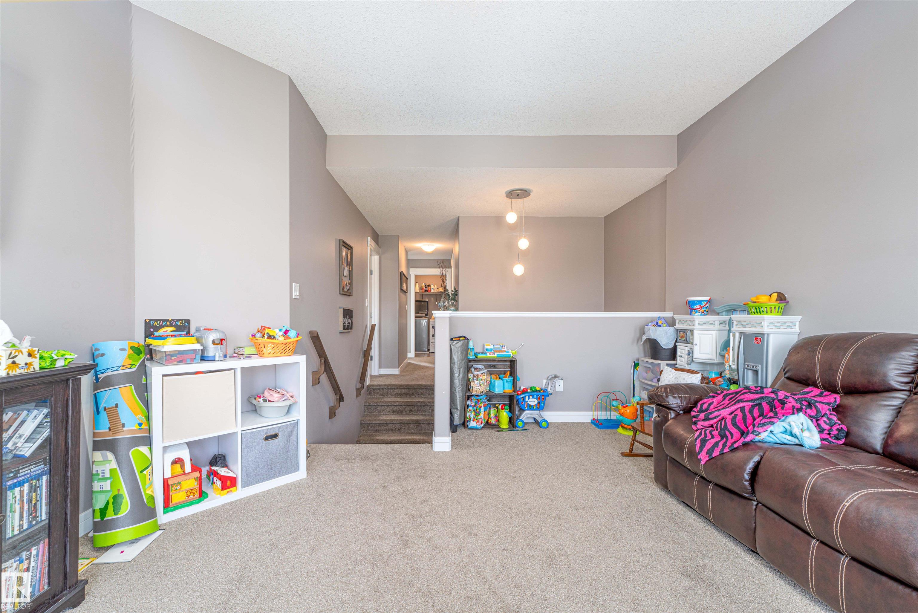 Photo 24 at 45 Sandalwood Place, Suntree, Leduc
