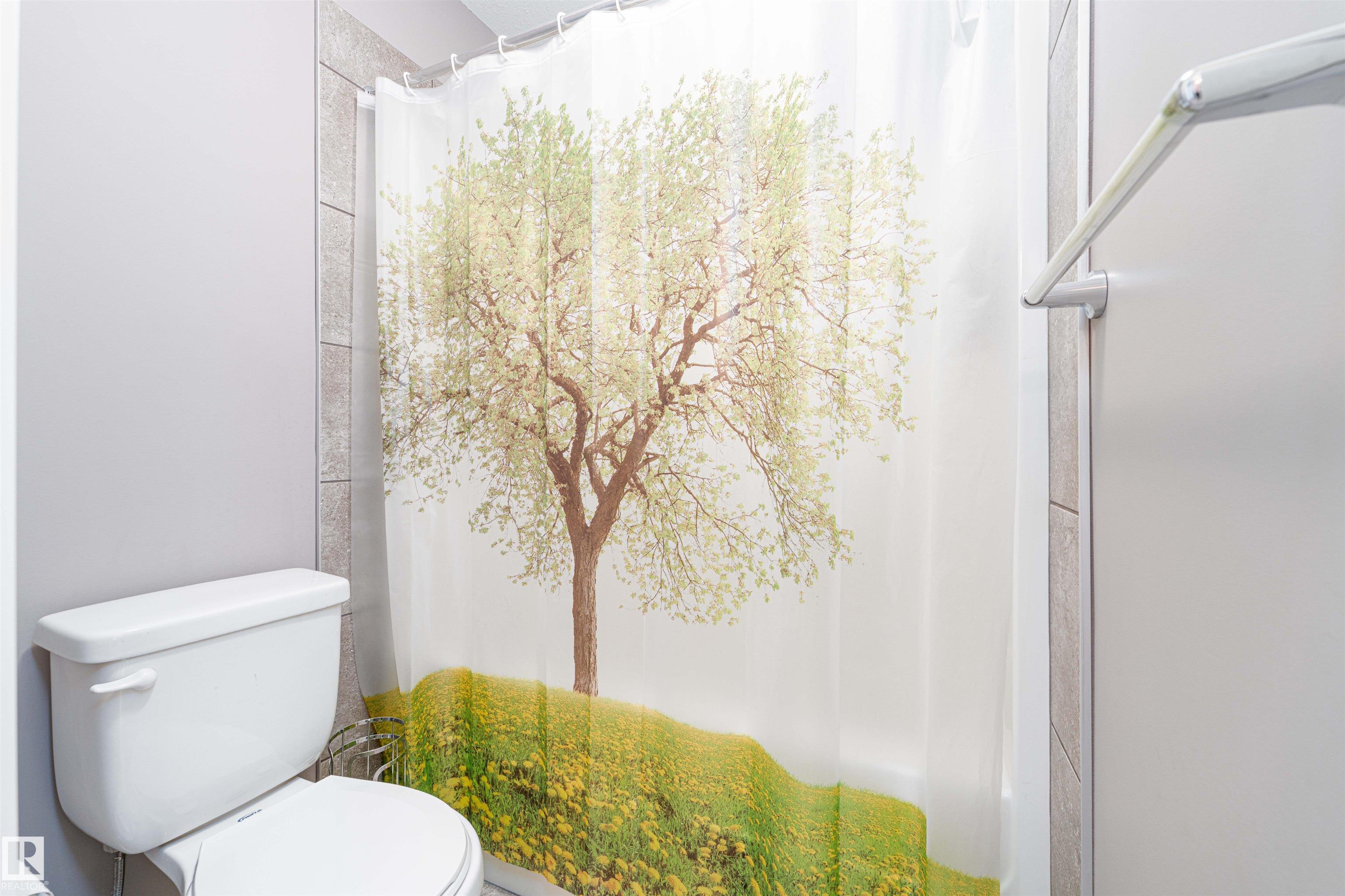 Photo 29 at 45 Sandalwood Place, Suntree, Leduc