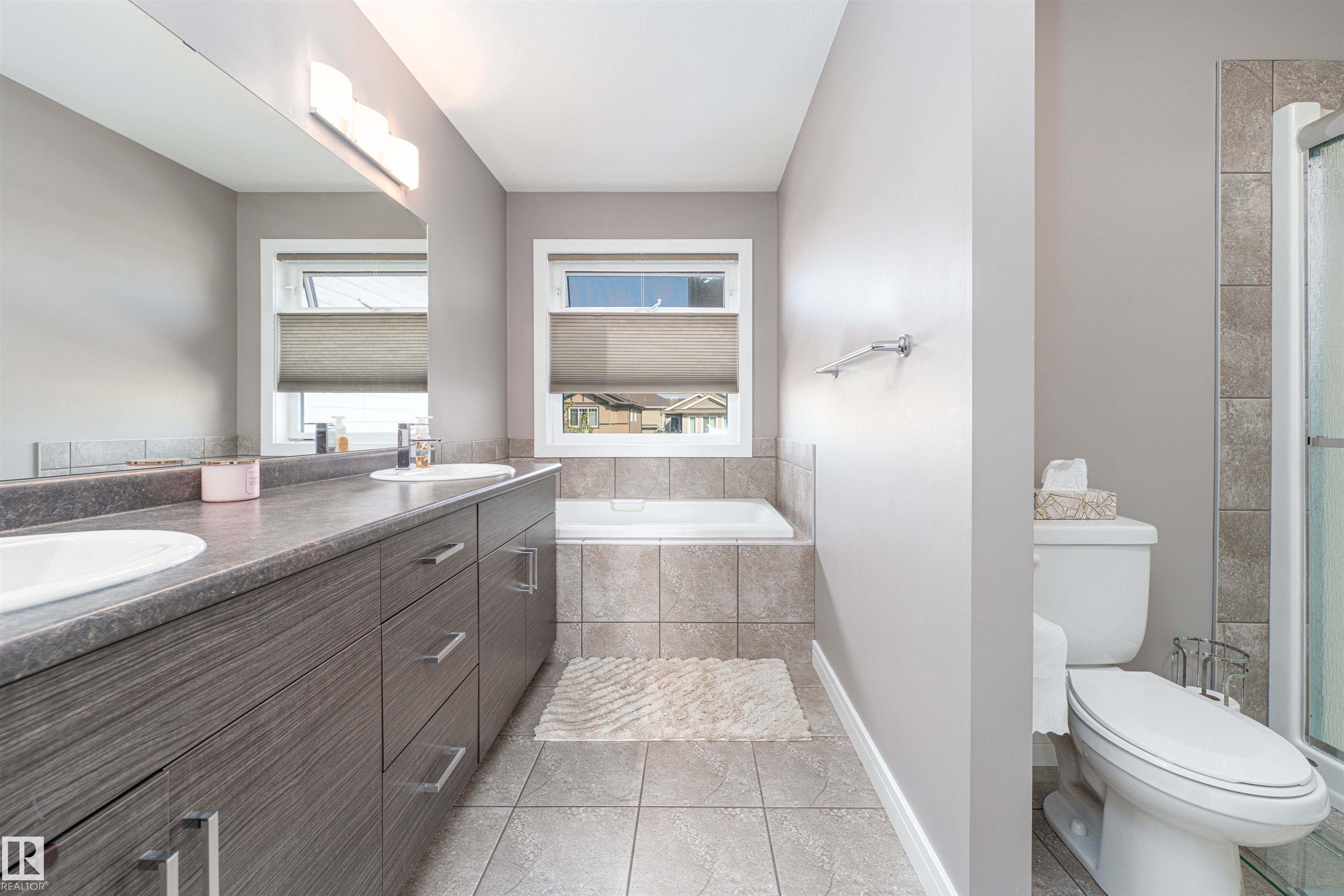 Photo 37 at 45 Sandalwood Place, Suntree, Leduc