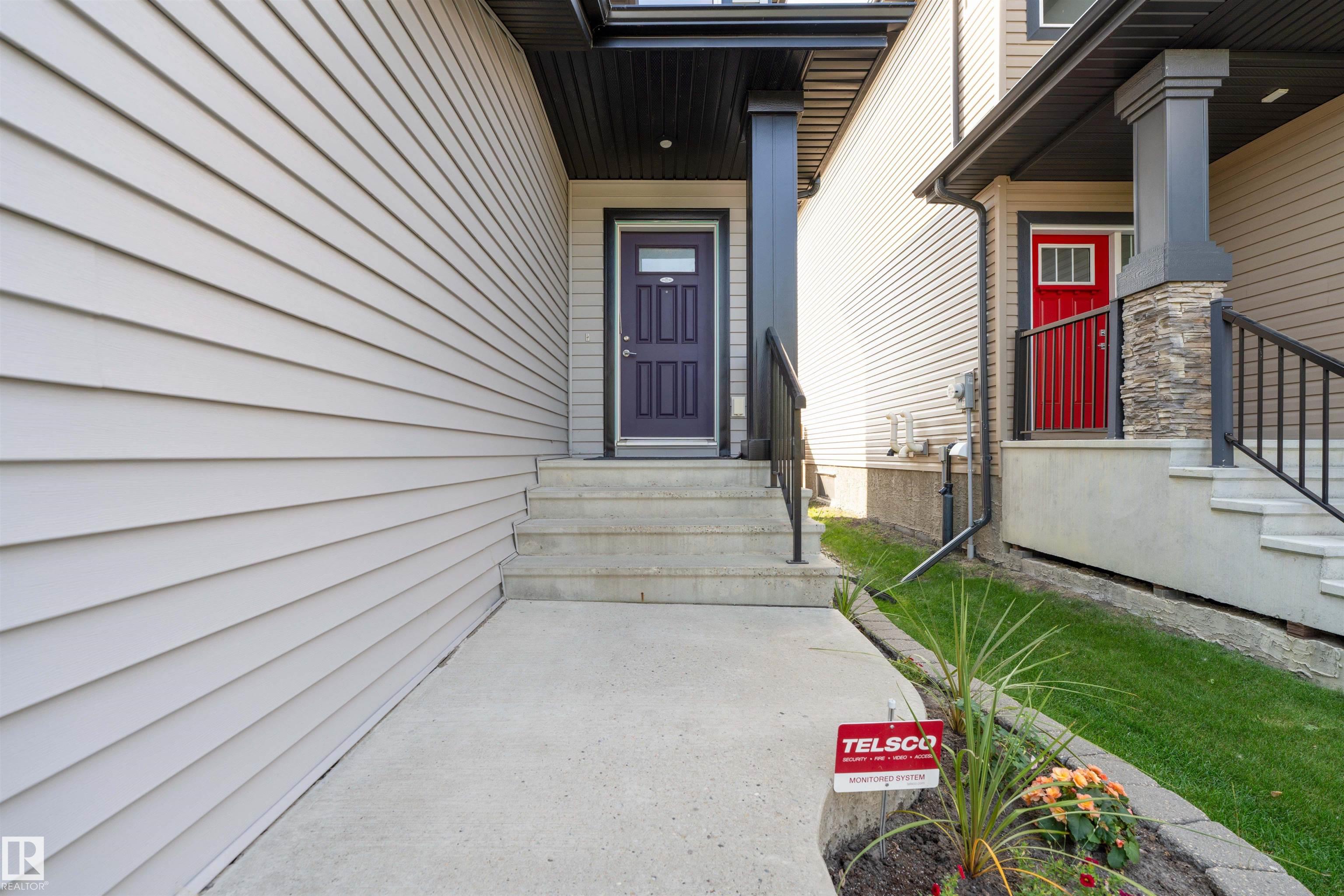 Photo 5 at 45 Sandalwood Place, Suntree, Leduc