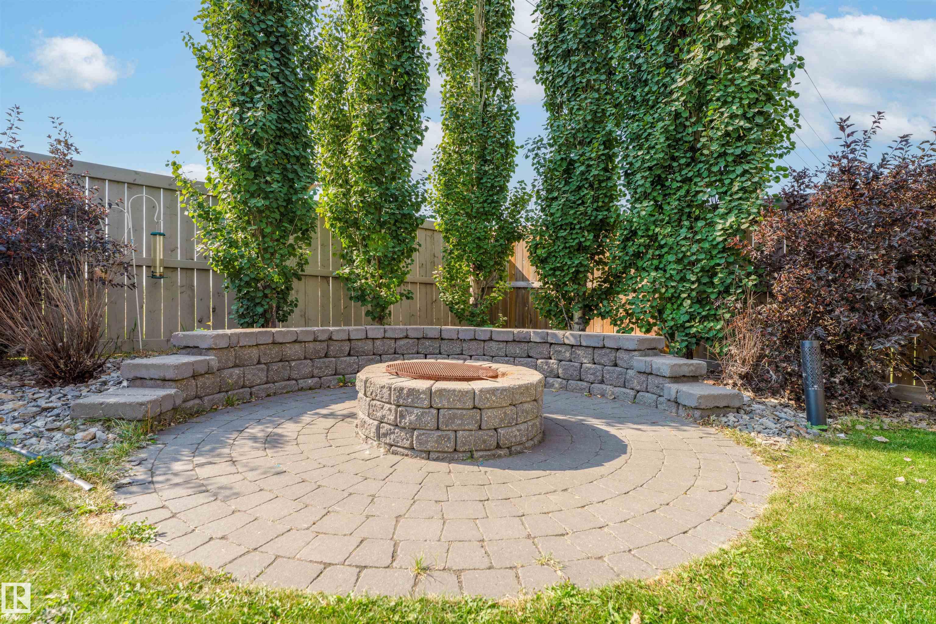 Photo 42 at 45 Sandalwood Place, Suntree, Leduc