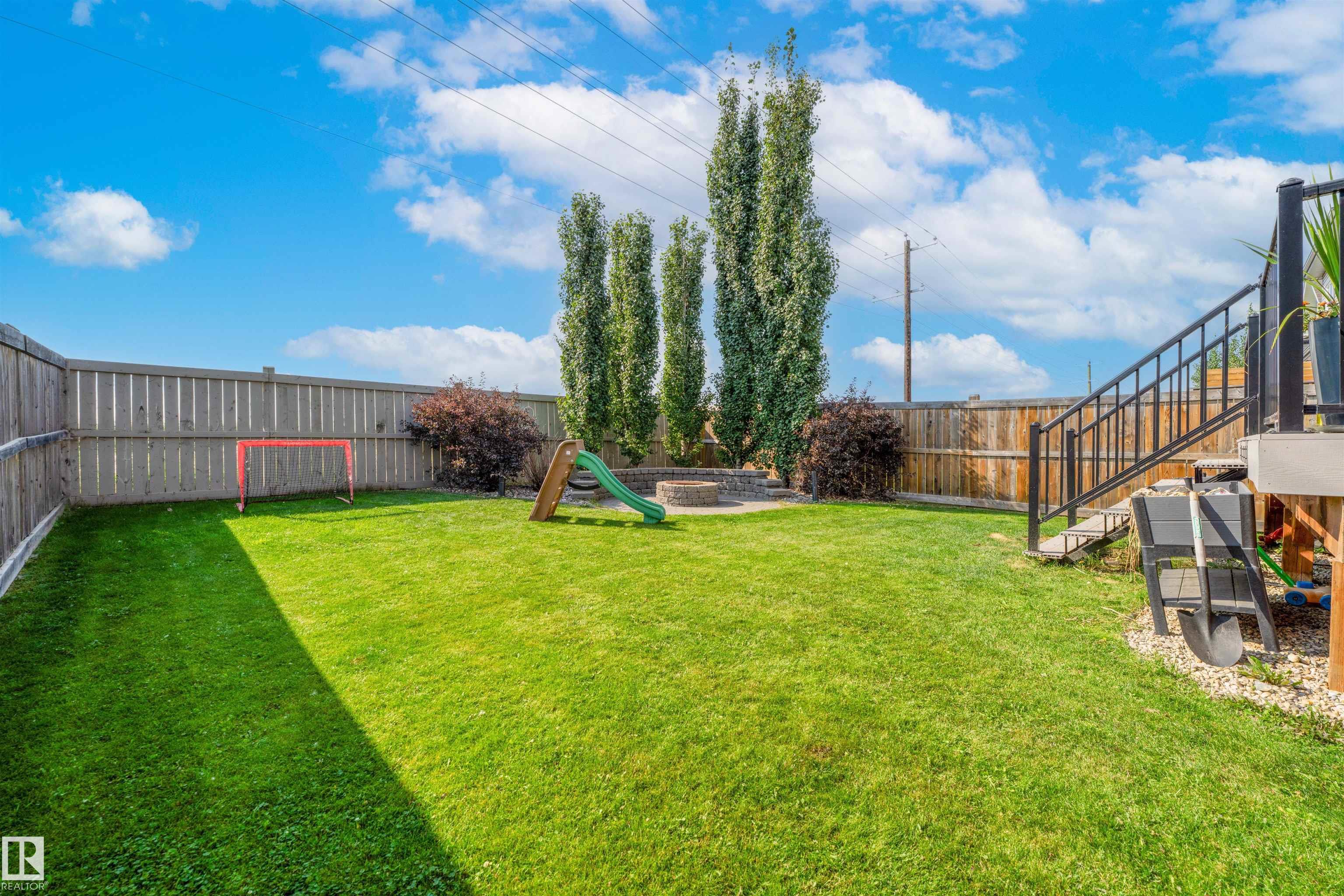 Photo 44 at 45 Sandalwood Place, Suntree, Leduc