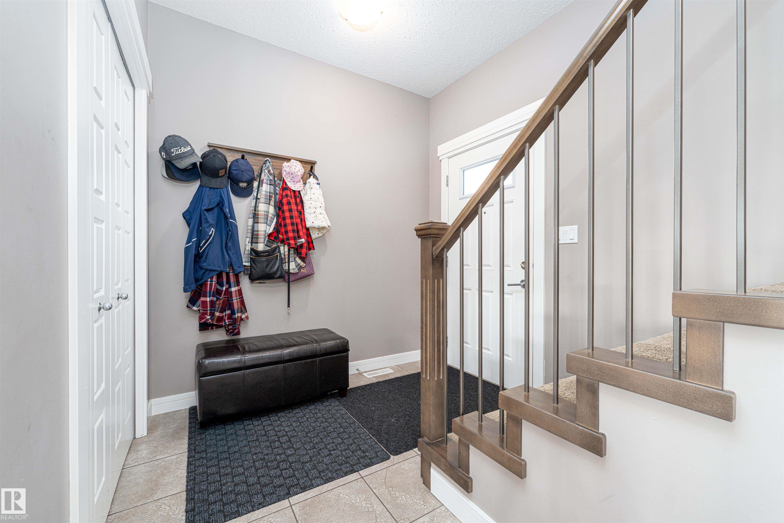 Photo 7 at 45 Sandalwood Place, Suntree, Leduc