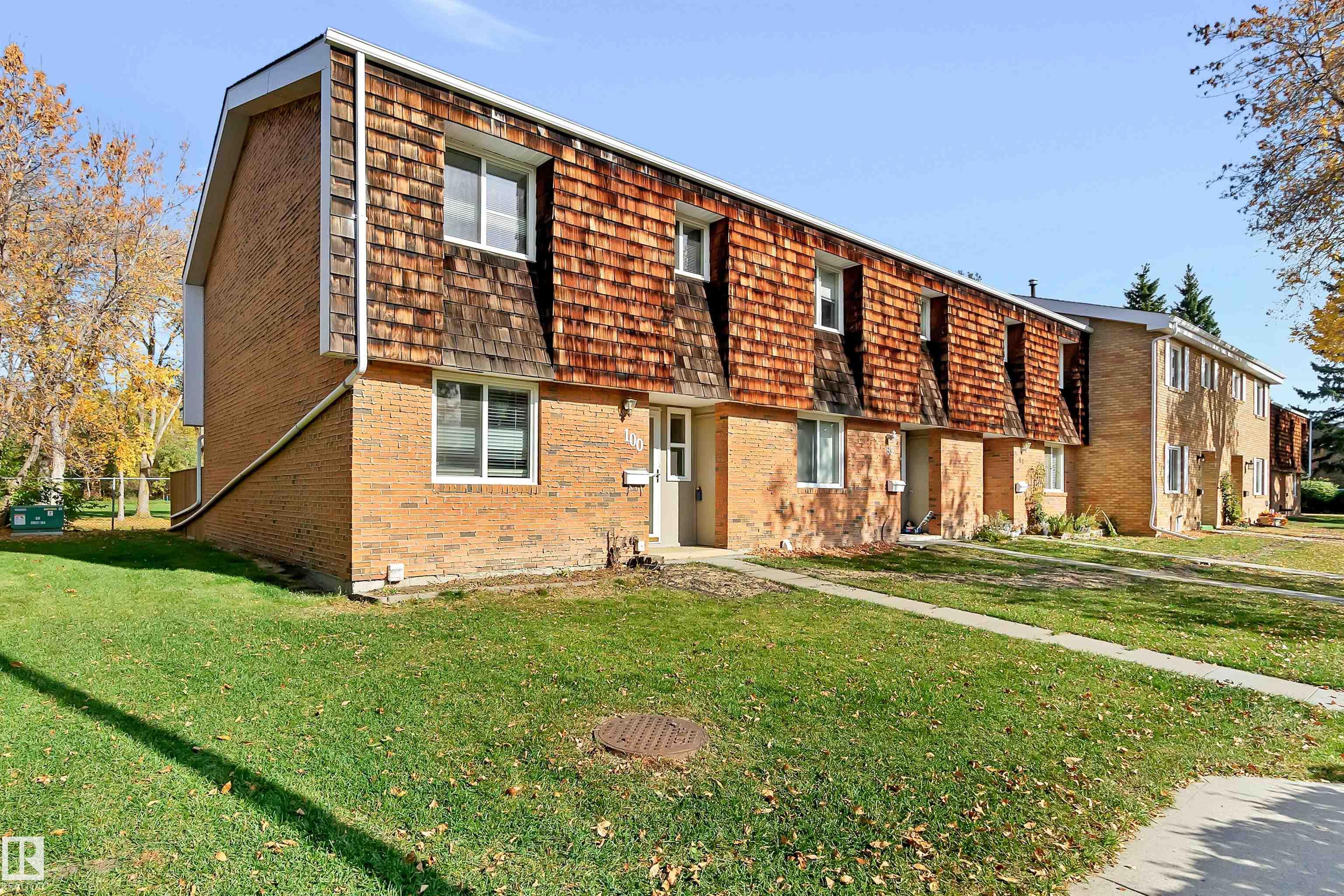 Photo 2 at 100 Great oaks, Broadmoor Estates, Sherwood Park
