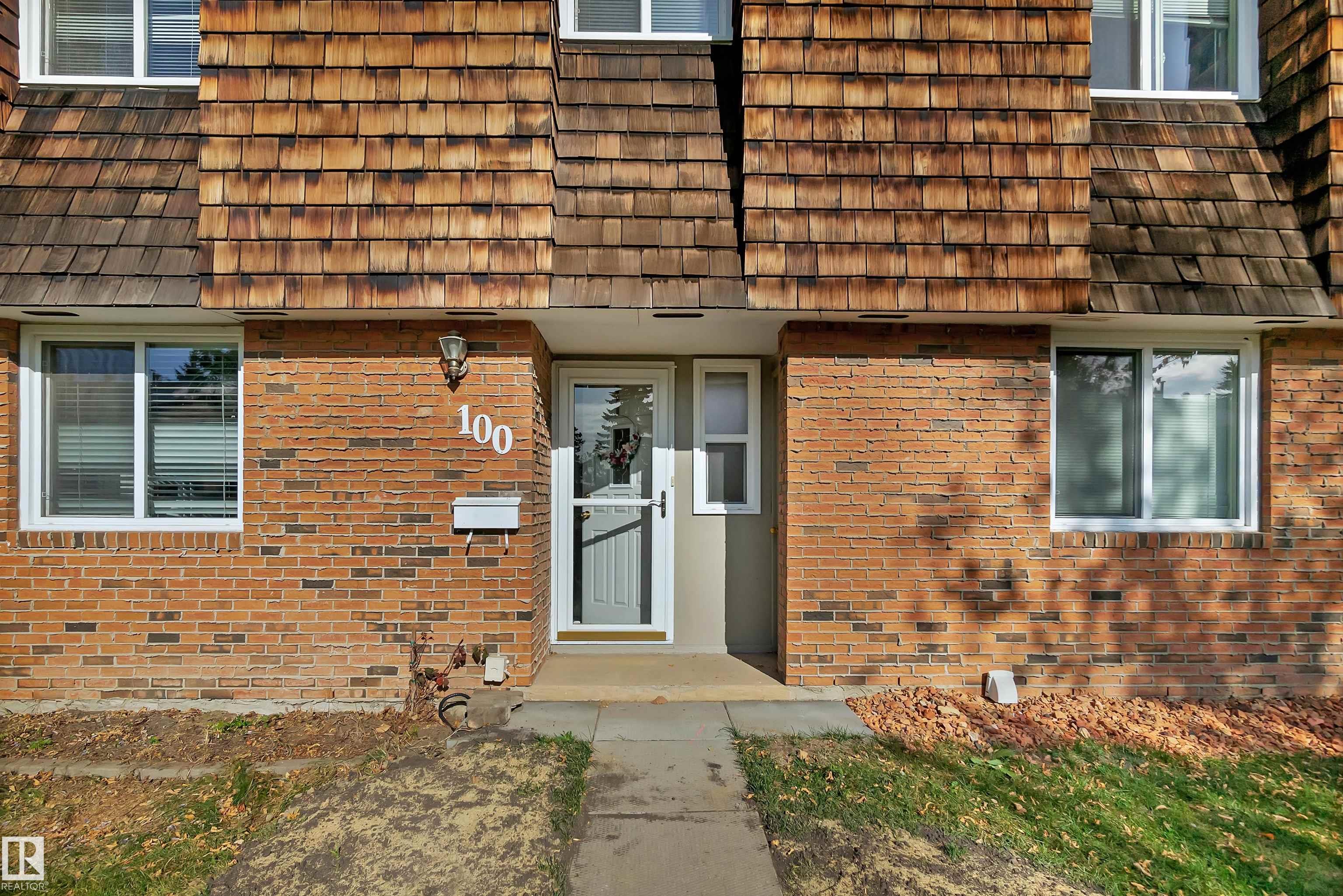 Photo 3 at 100 Great oaks, Broadmoor Estates, Sherwood Park