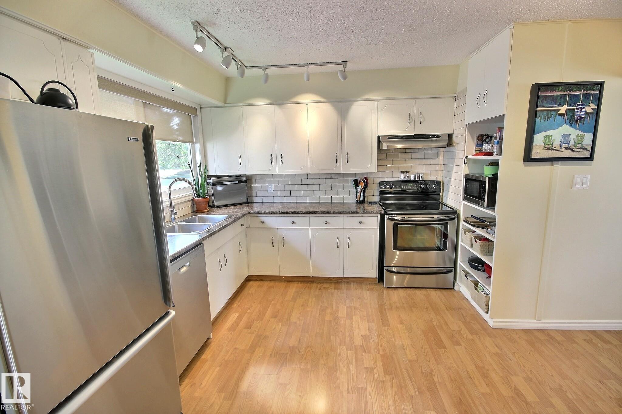 Photo 3 at 2 Wascana Street, Woodhaven, Spruce Grove