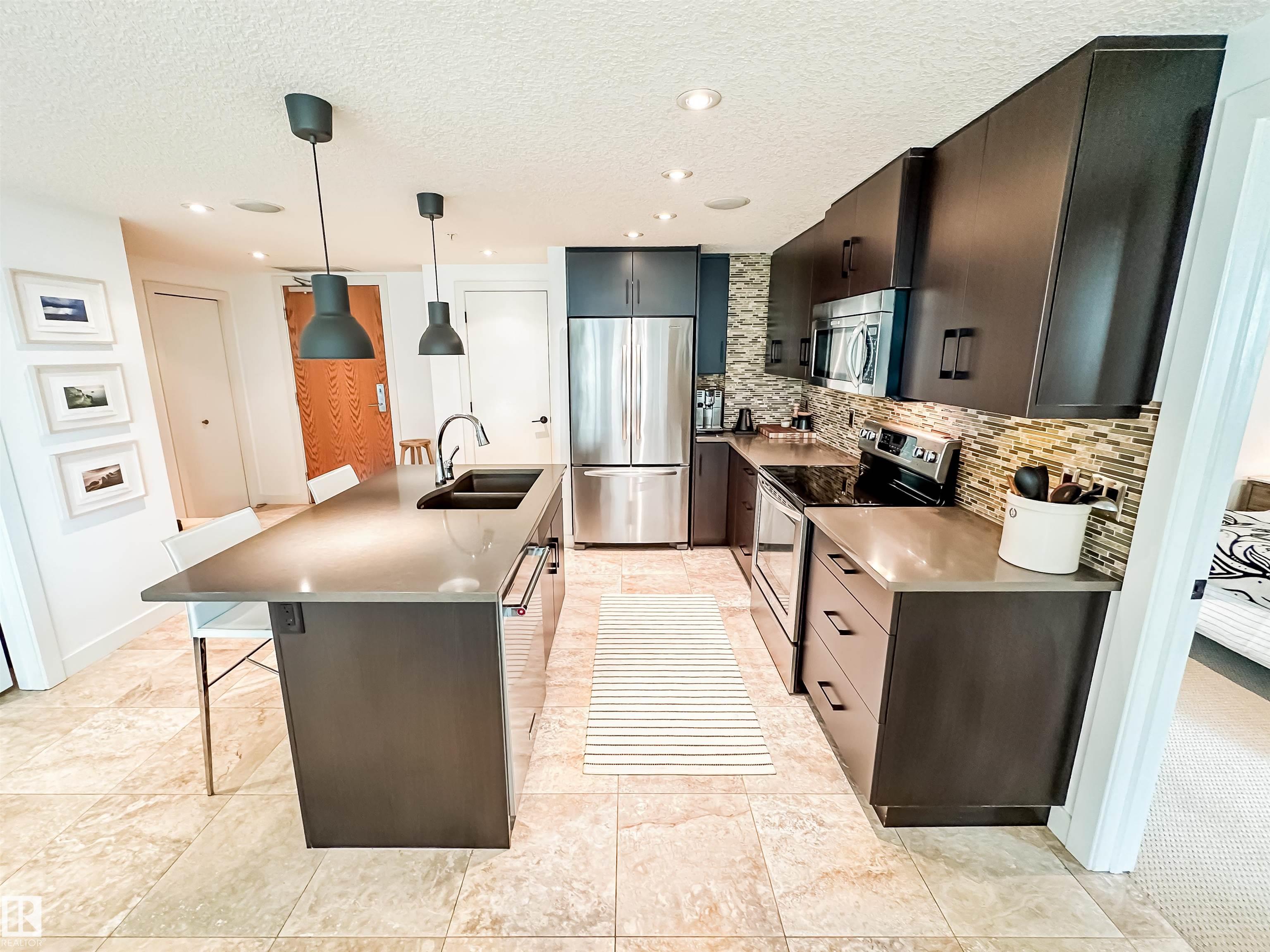http://cdnparap120.paragonrels.com/ParagonImages/Property/p12/RAE/225370440/11/0/0/ac8357c33d128a57caa5c76e163e4ec9/1/ab392bfe44427aa37b9b794961815921/225370440-eb1a0ccd-639b-41f5-a822-bde97d12f385.JPG