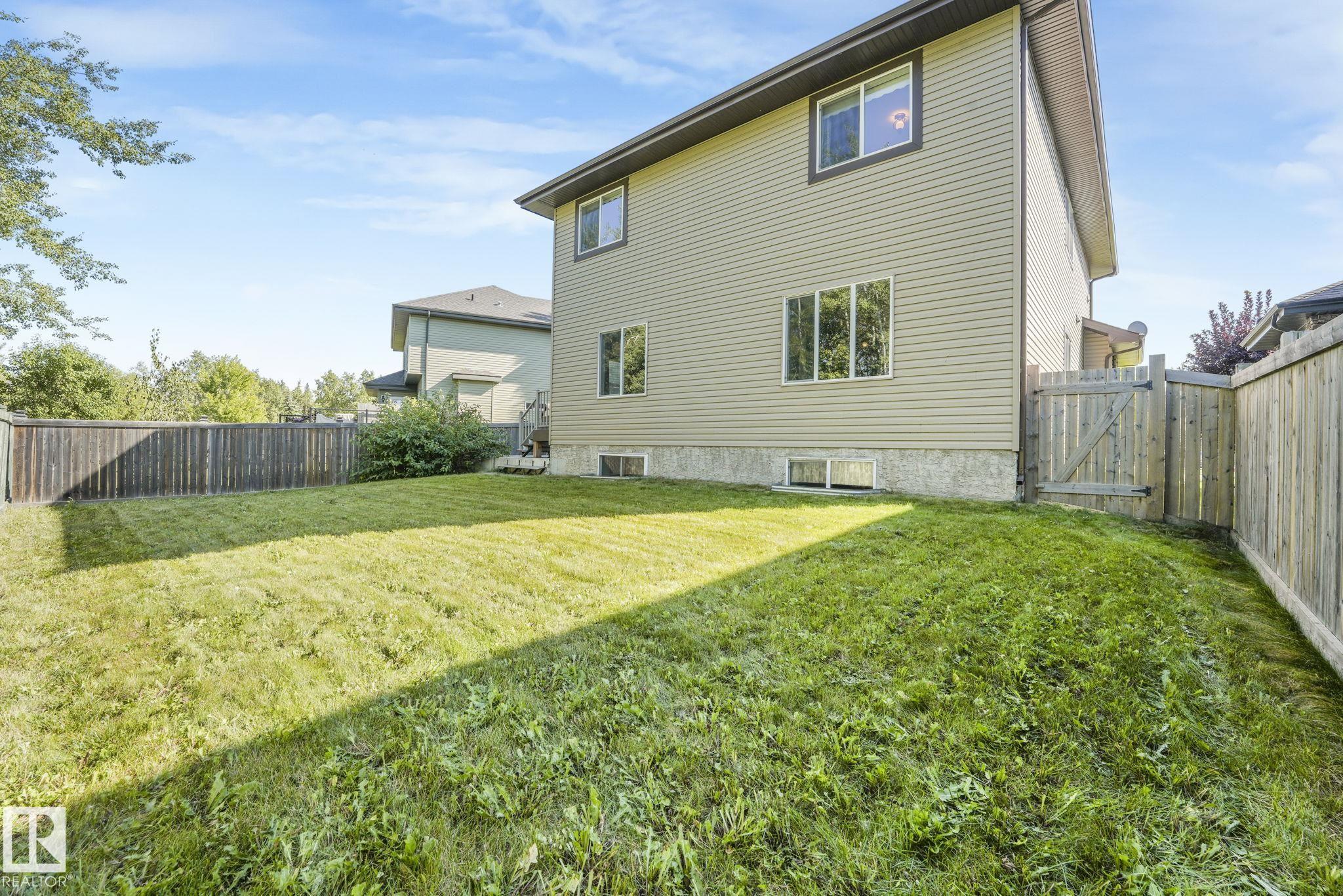 Photo 11 at 18 Valarie Bay, Spruce Village, Spruce Grove