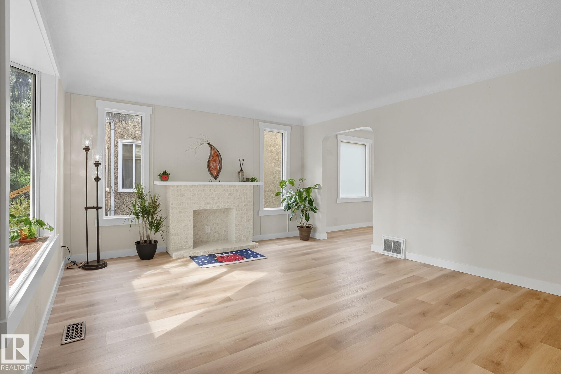 Photo 3 at 11222 71 Avenue NW, Parkallen, Edmonton