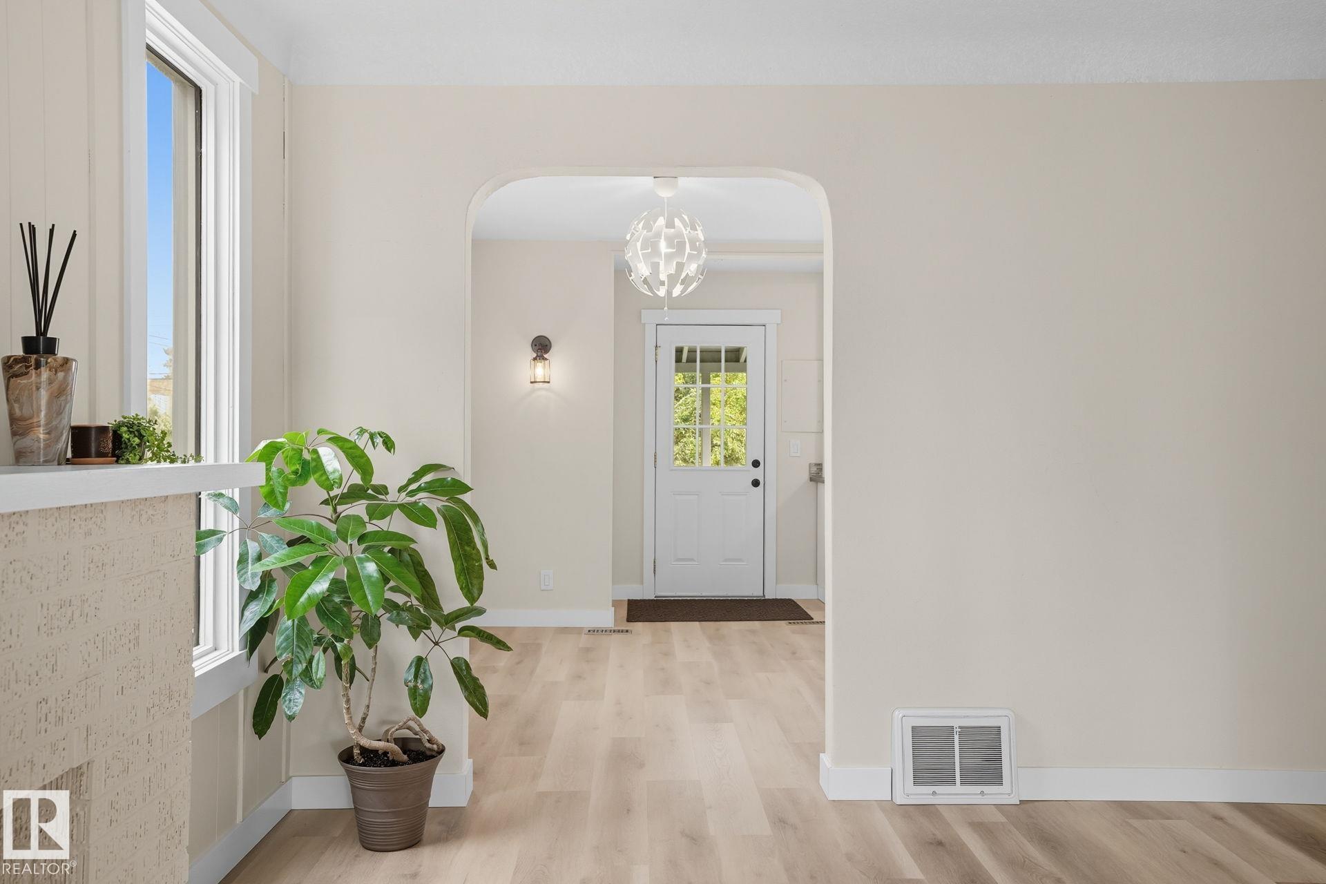 Photo 8 at 11222 71 Avenue NW, Parkallen, Edmonton