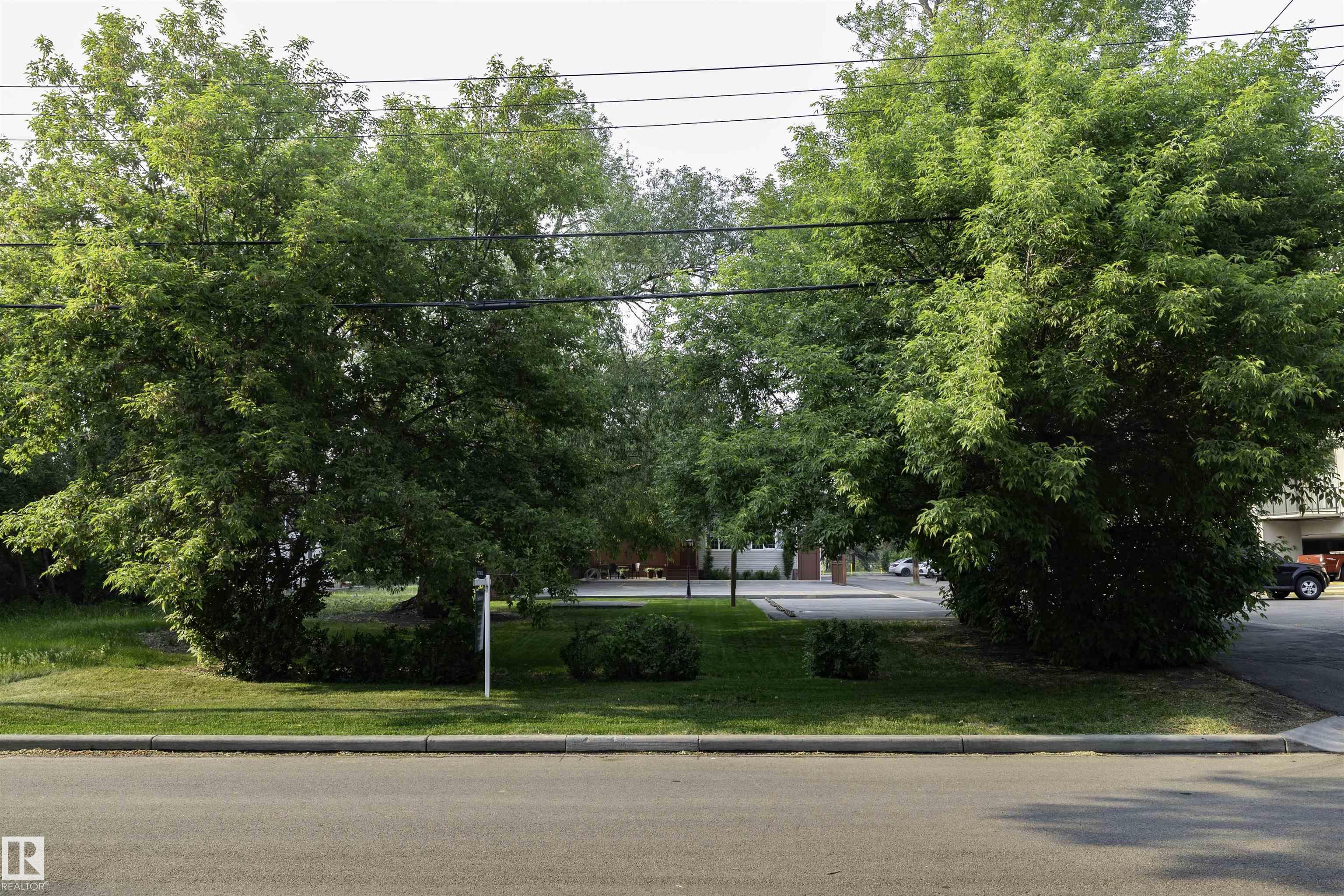 10416 87 Avenue NW, Strathcona, Edmonton photo number 2