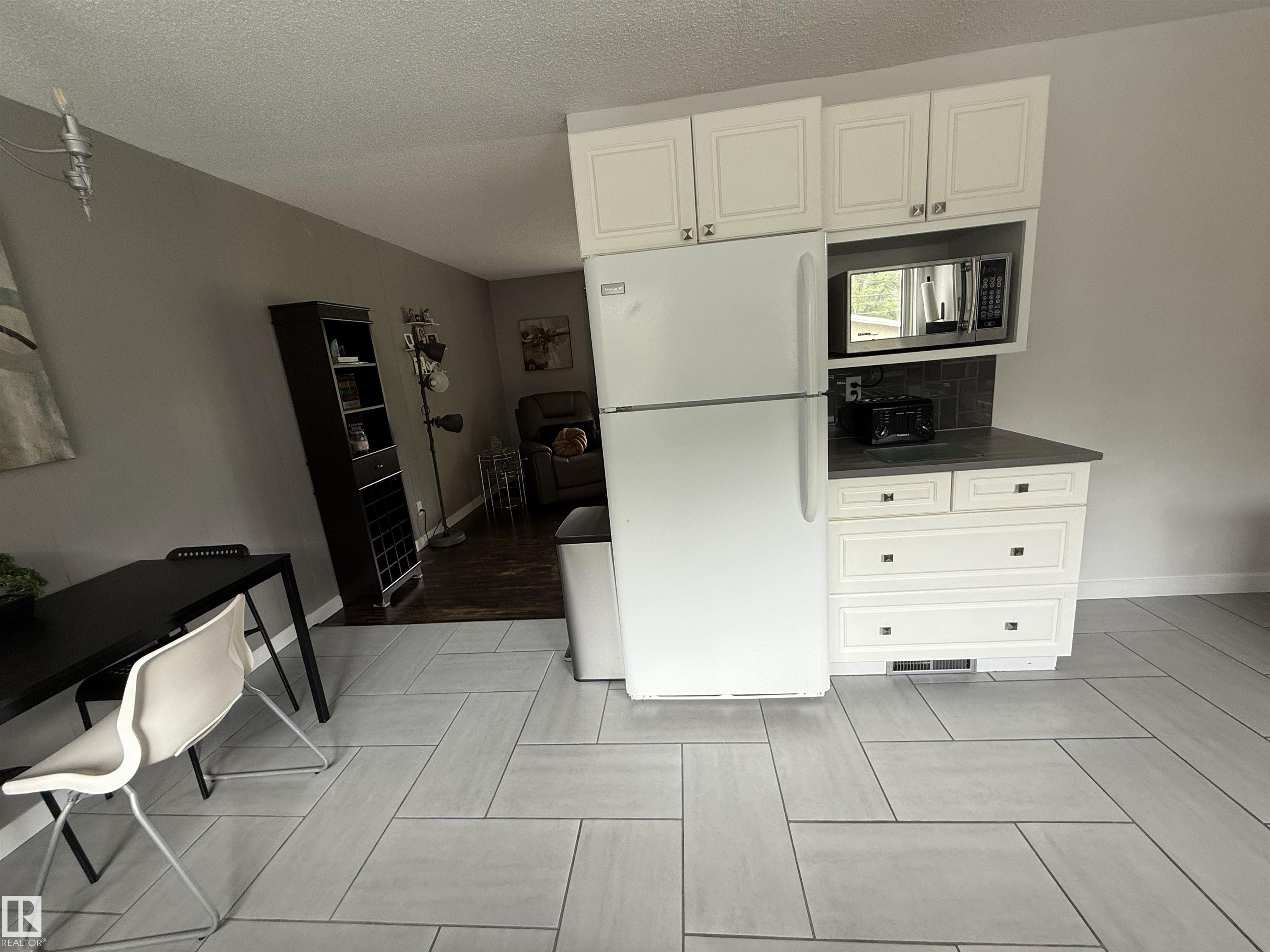 Photo 5 at 40 Garden Crescent, Grandin, St. Albert