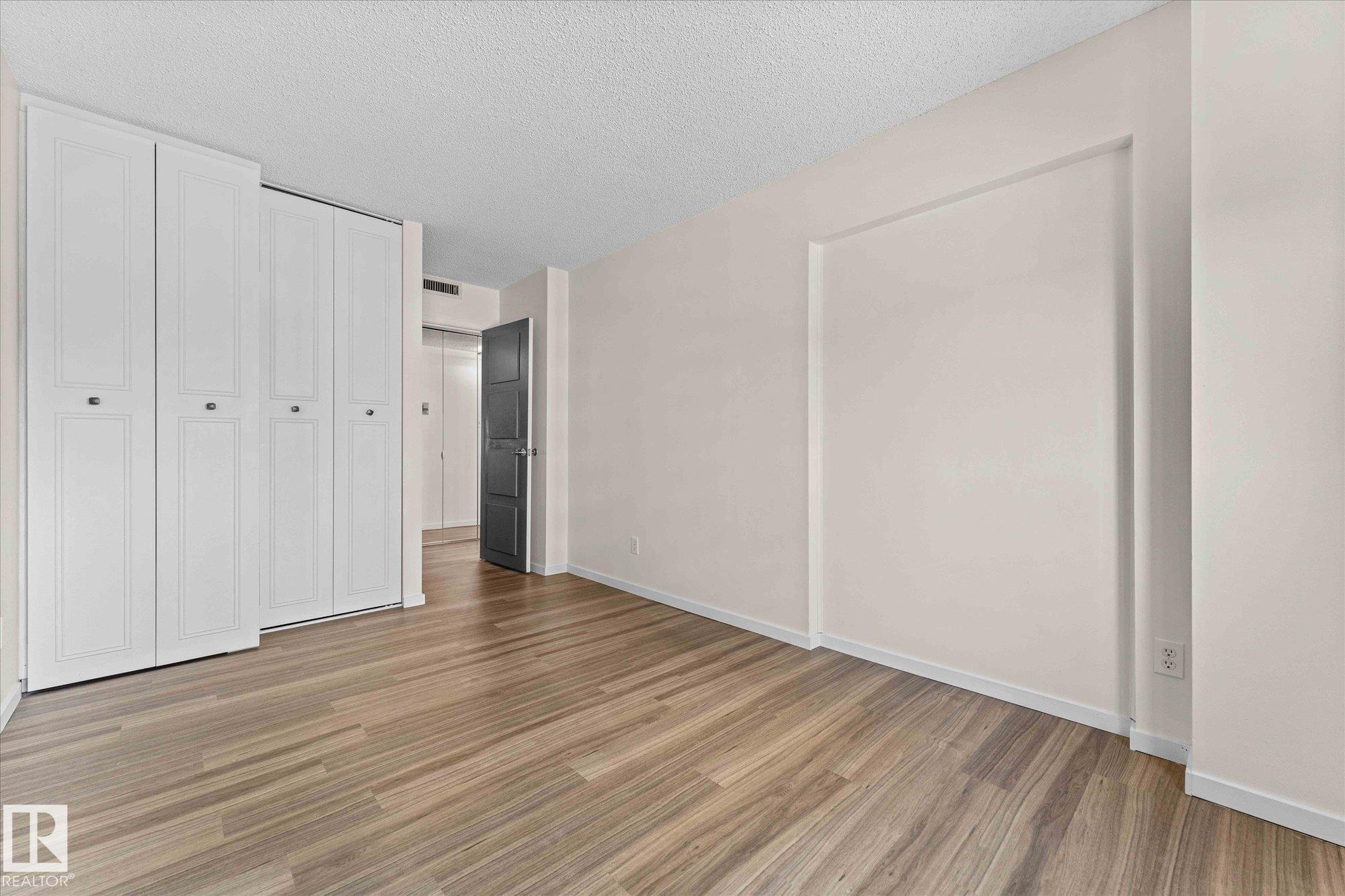 http://cdnparap120.paragonrels.com/ParagonImages/Property/p12/RAE/225370731/19/0/0/9c5c39afd44f6d051c1f8d99dd0aa91c/1/4c546aae06bf85c0f8be1f9efbf11fa0/225370731-59578542-5e7a-4645-9603-29d01de57258.JPG