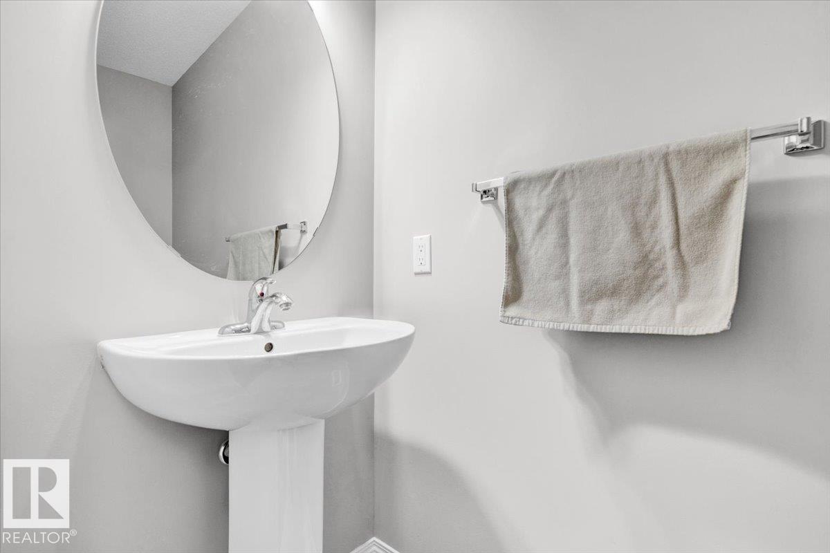 Picture for 745 EAGLESON CR NW